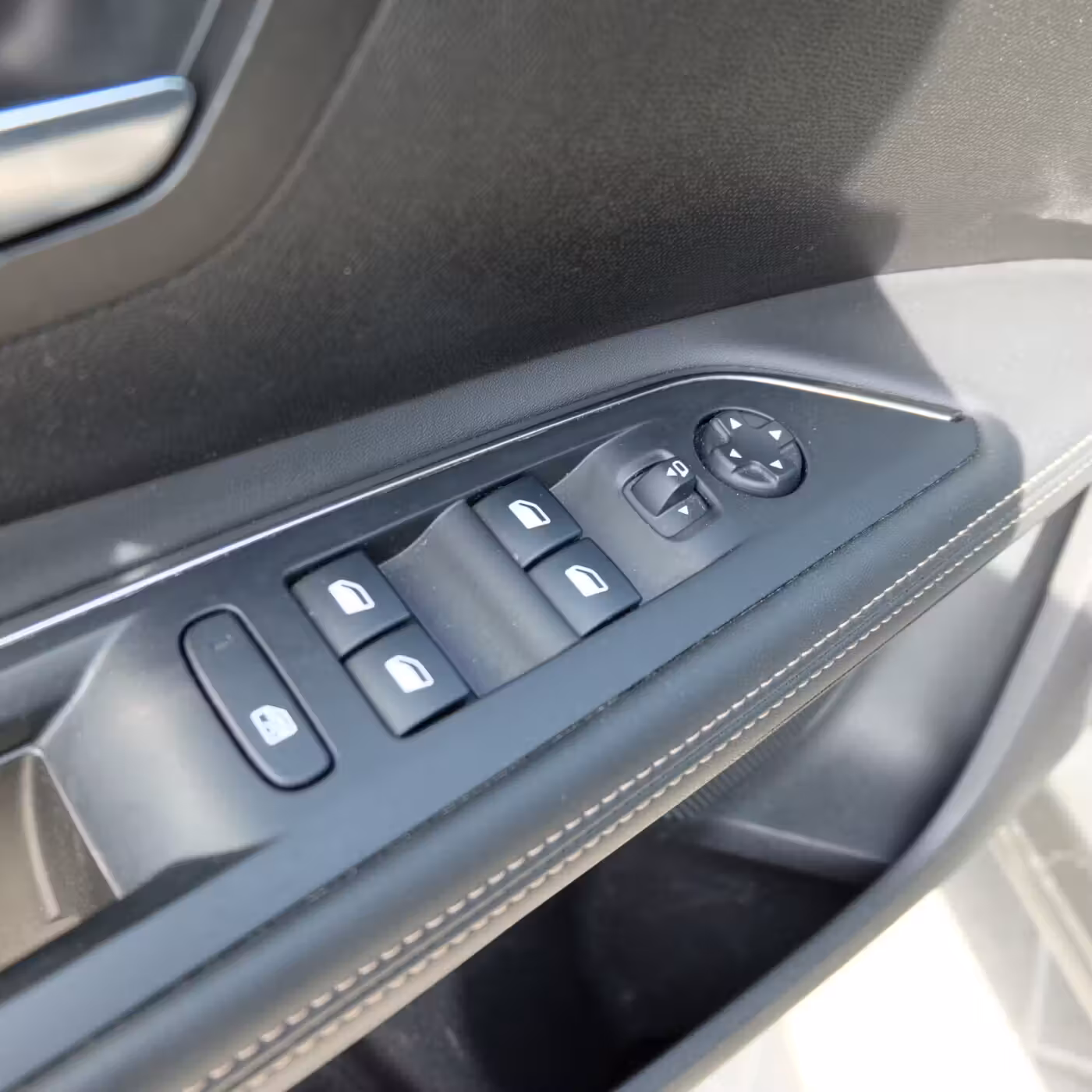 Peugeot 5008 фото 11