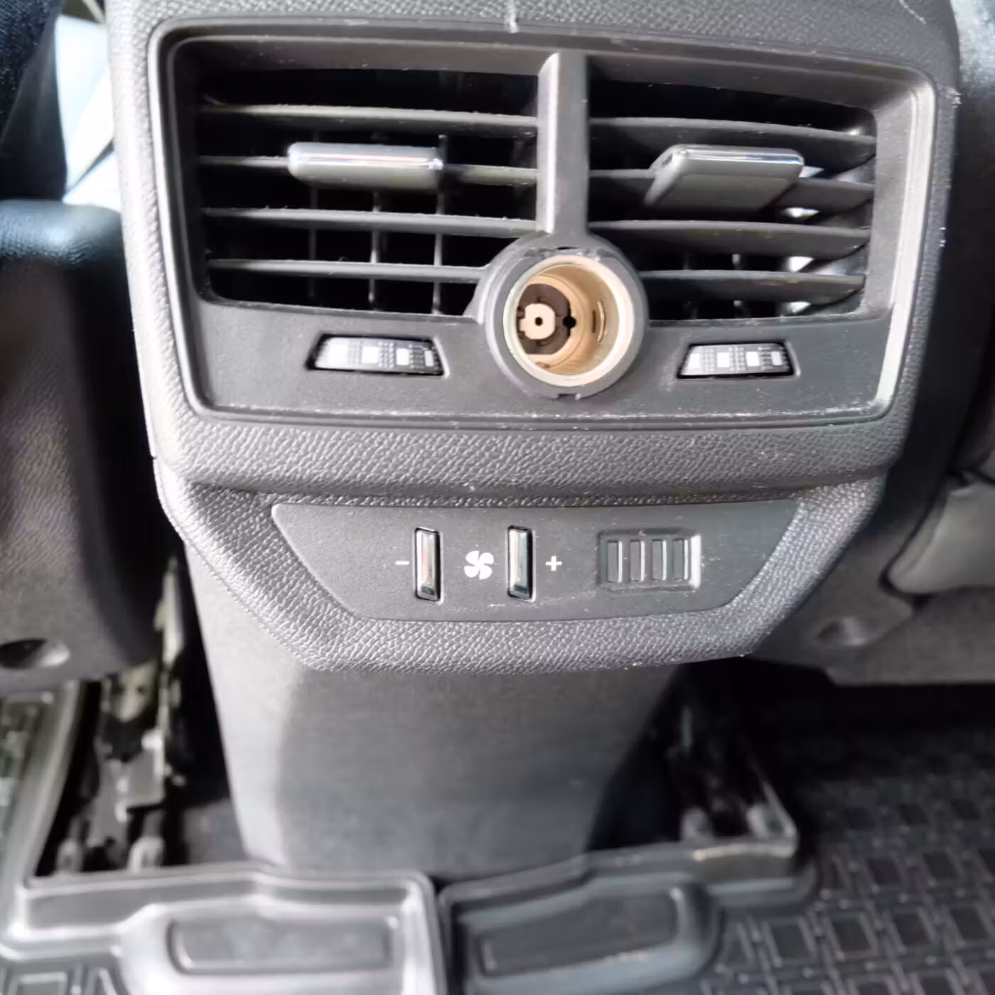 Peugeot 5008 фото 24