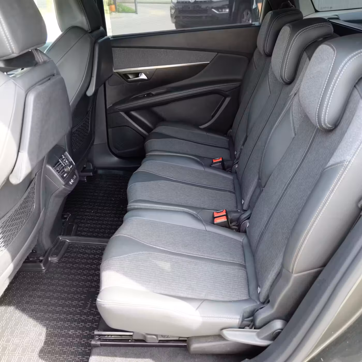 Peugeot 5008 фото 23