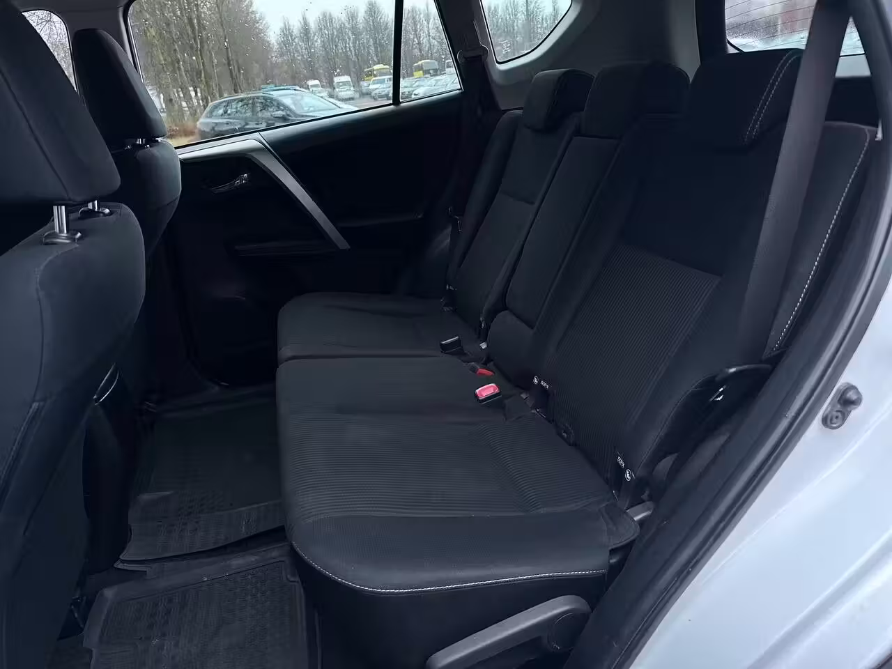 Toyota RAV4 фото 13