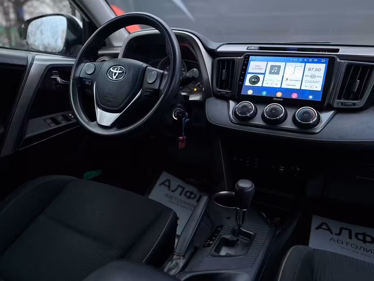 Toyota RAV4 фото 17