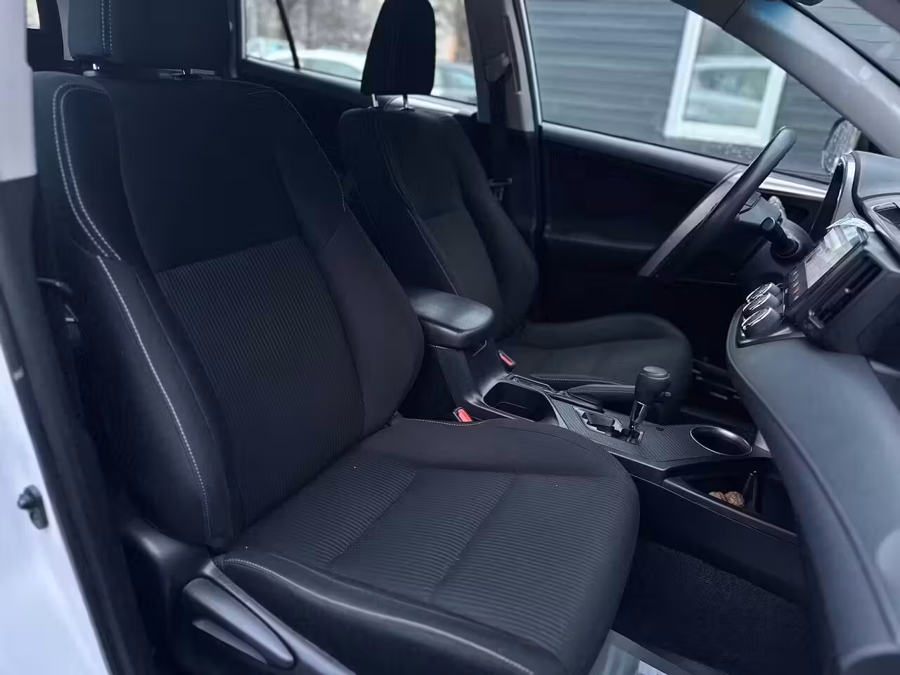 Toyota RAV4 фото 15
