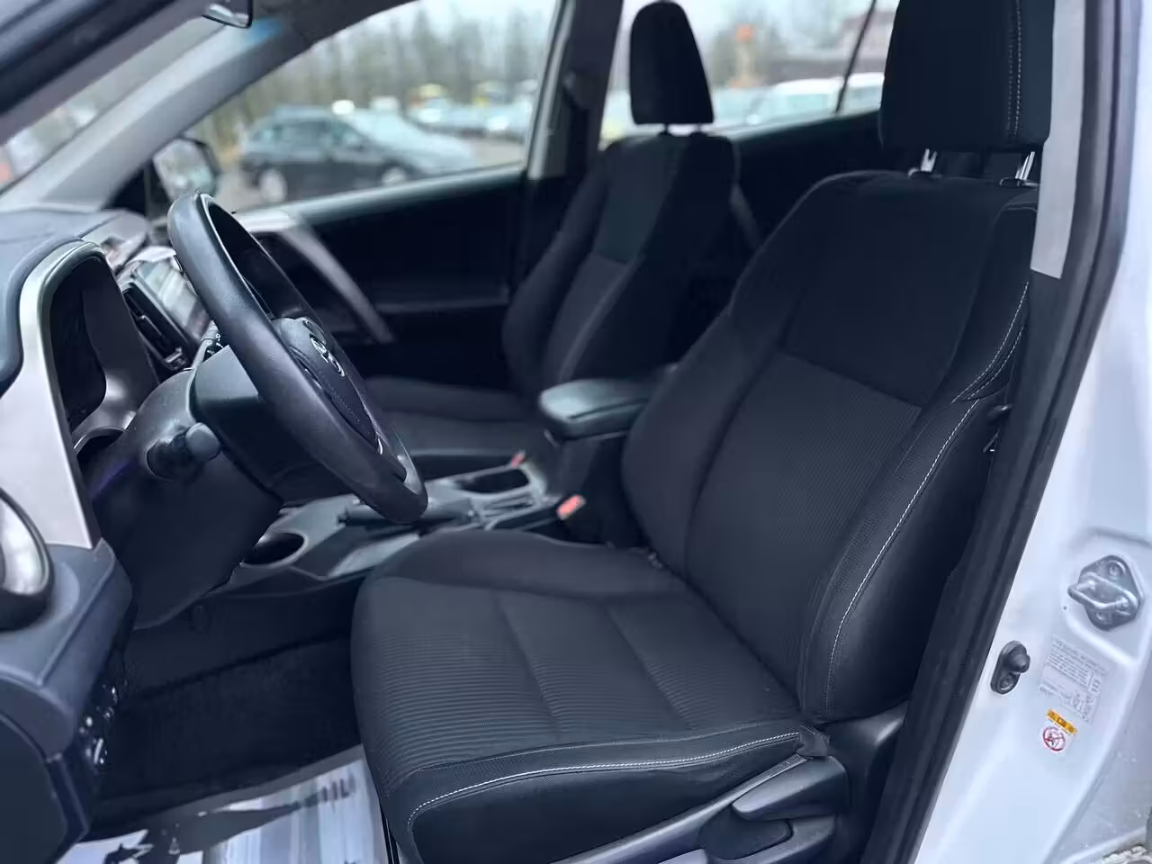 Toyota RAV4 фото 12
