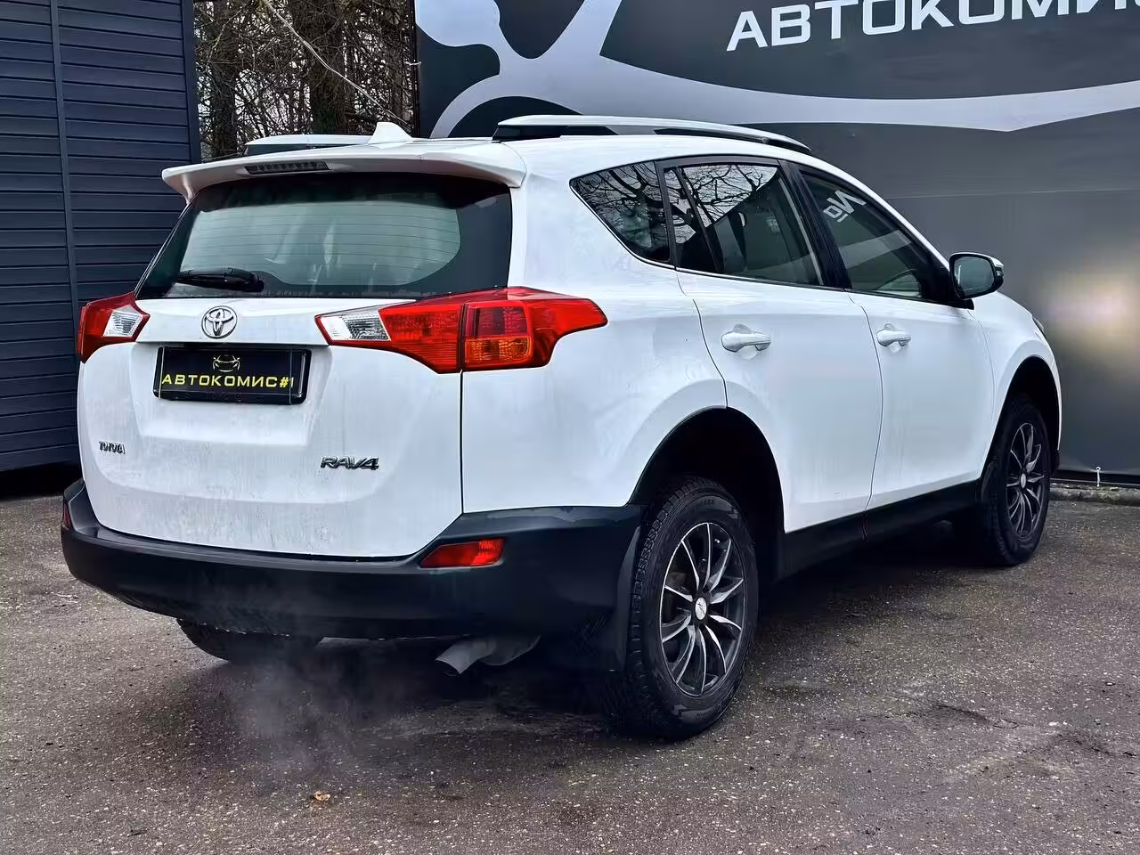 Toyota RAV4 фото 10