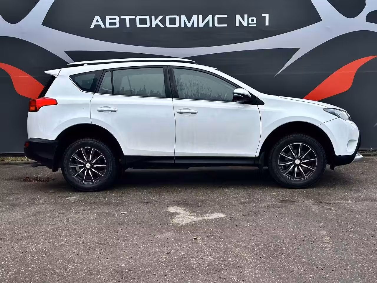 Toyota RAV4 фото 5