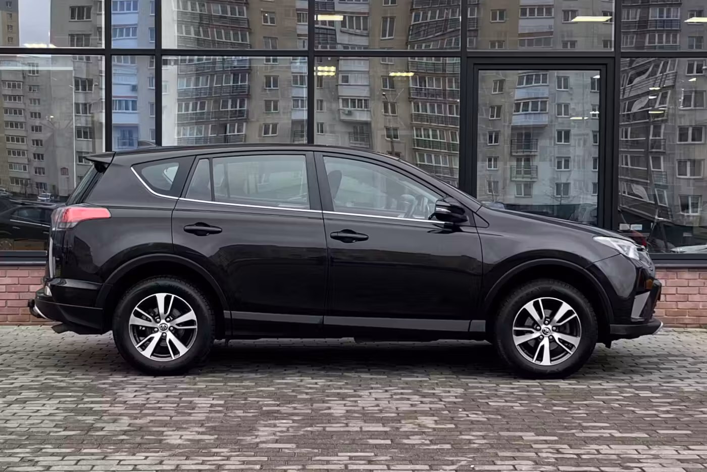 Toyota RAV4 фото 3