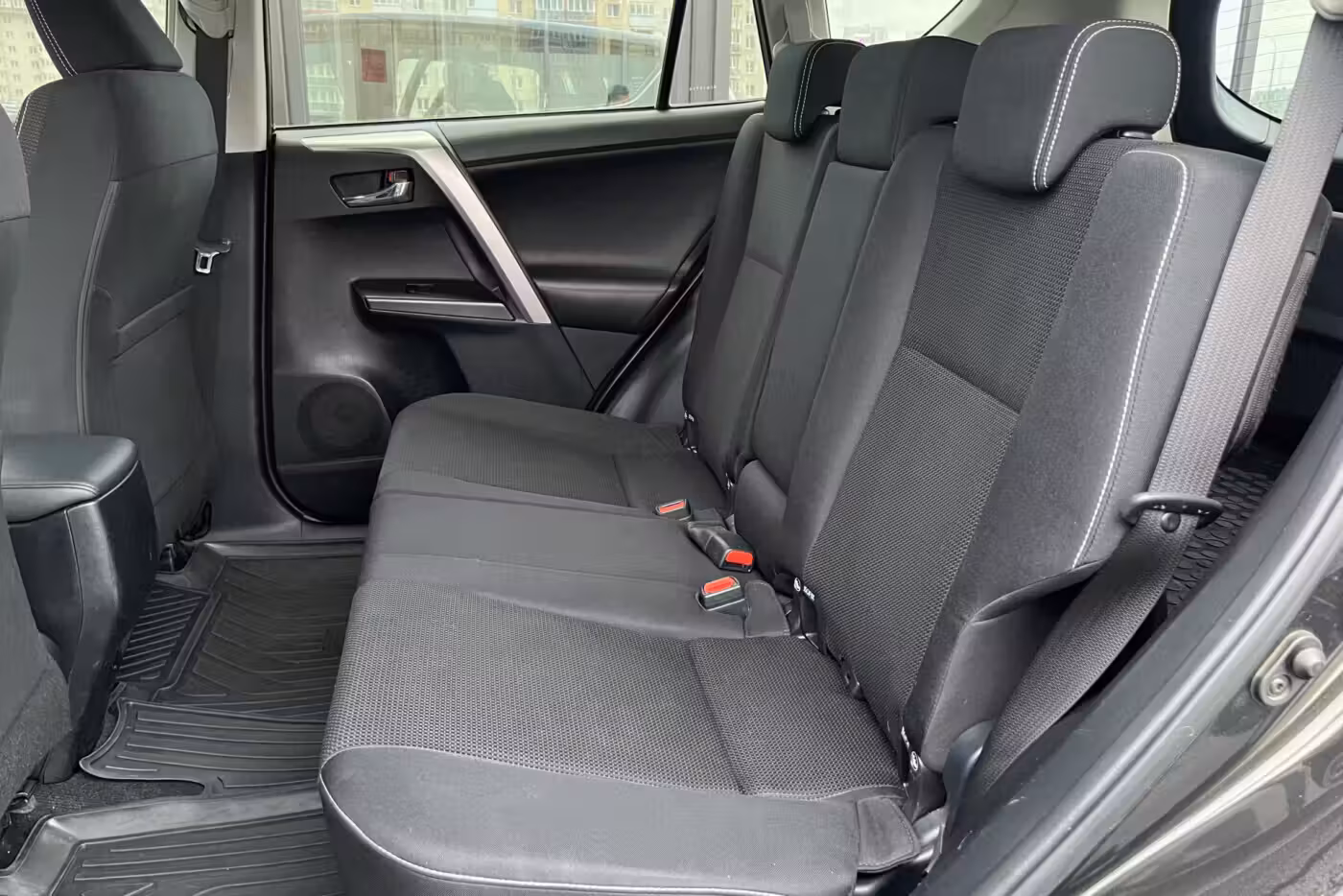 Toyota RAV4 фото 12