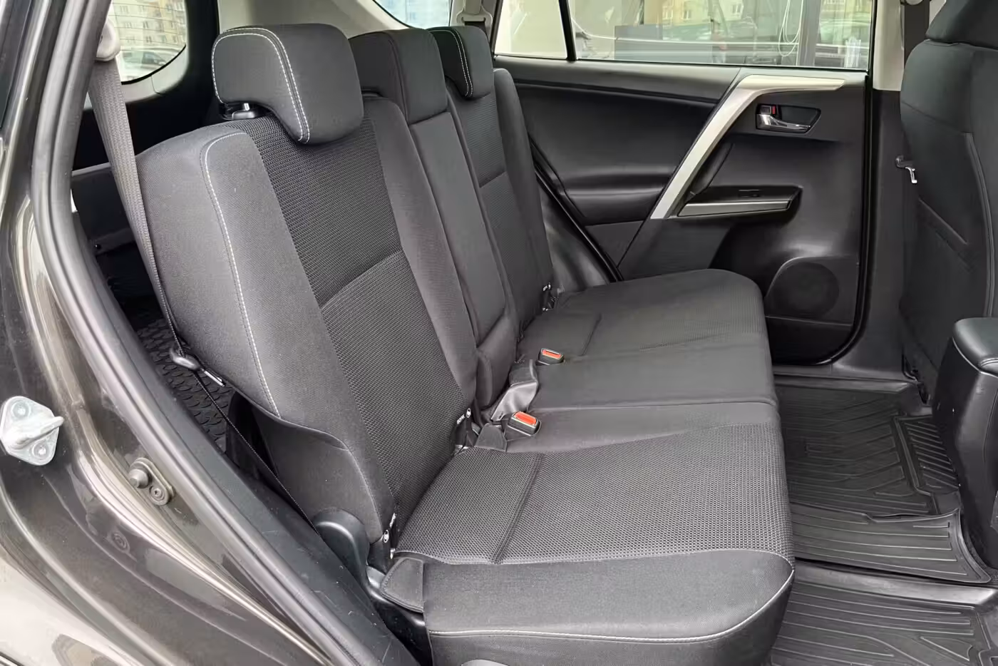 Toyota RAV4 фото 11