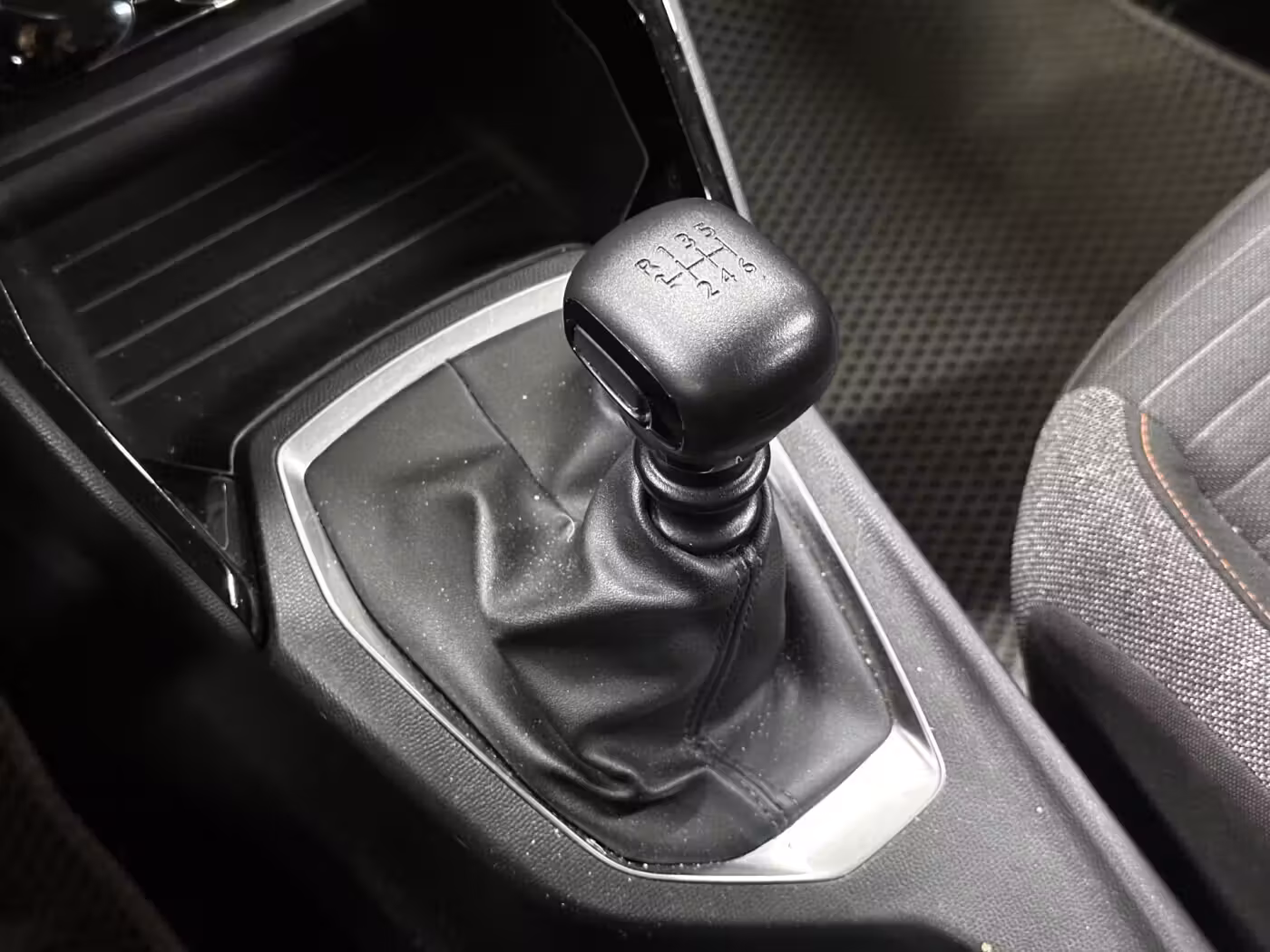 Peugeot 2008 фото 24