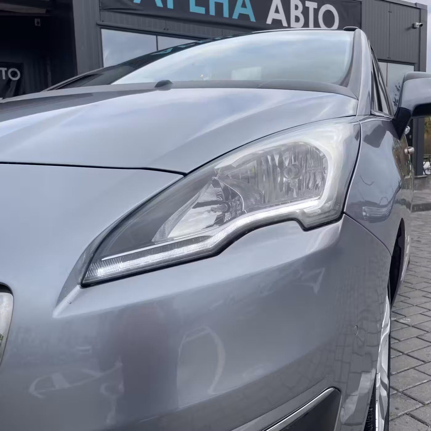 Peugeot 5008 фото 9