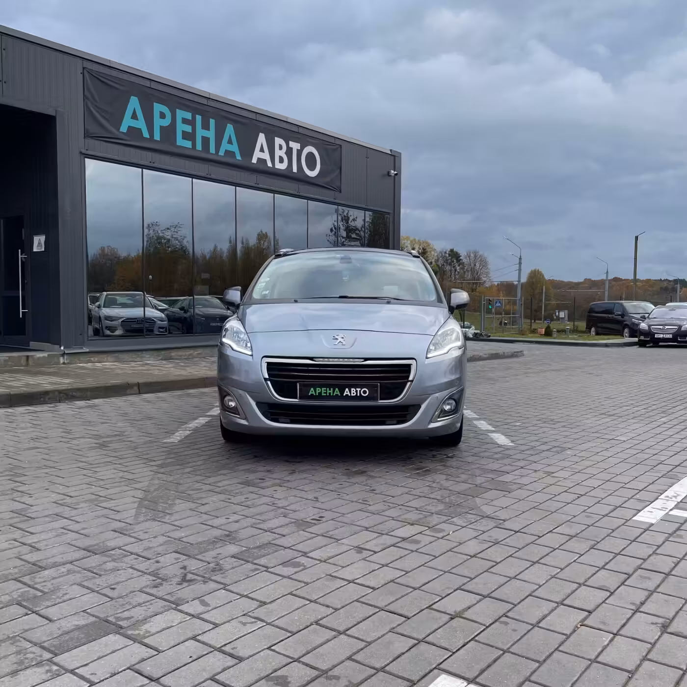 Peugeot 5008 фото 2