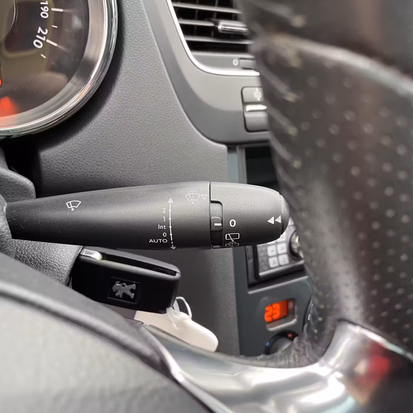 Peugeot 5008 фото 15