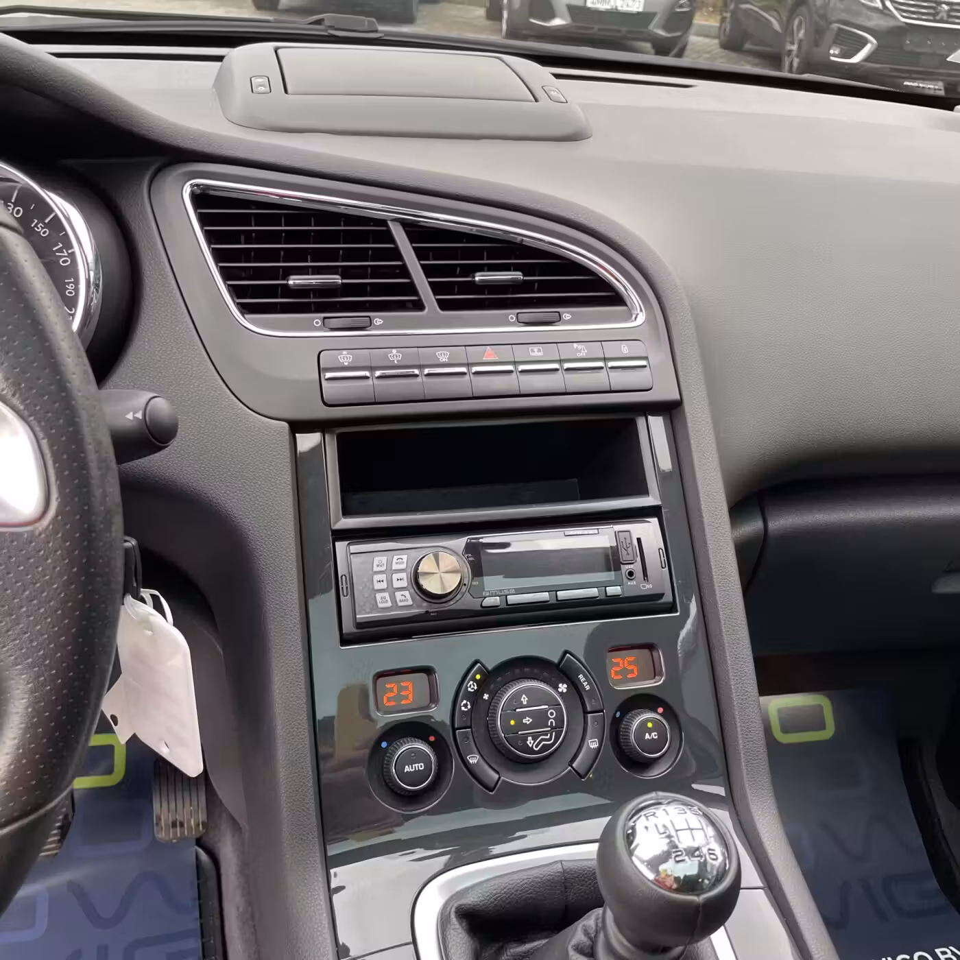 Peugeot 5008 фото 20