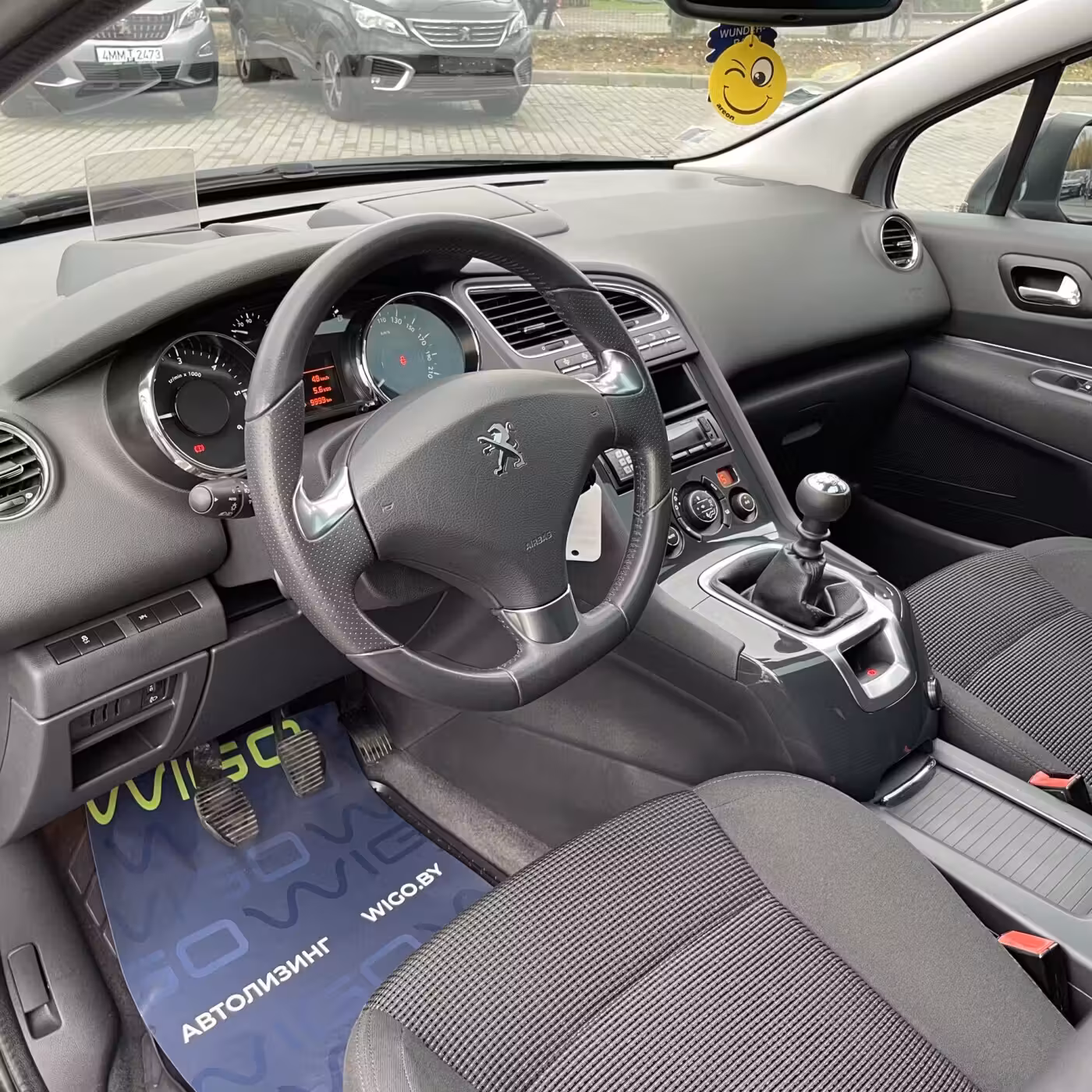 Peugeot 5008 фото 12