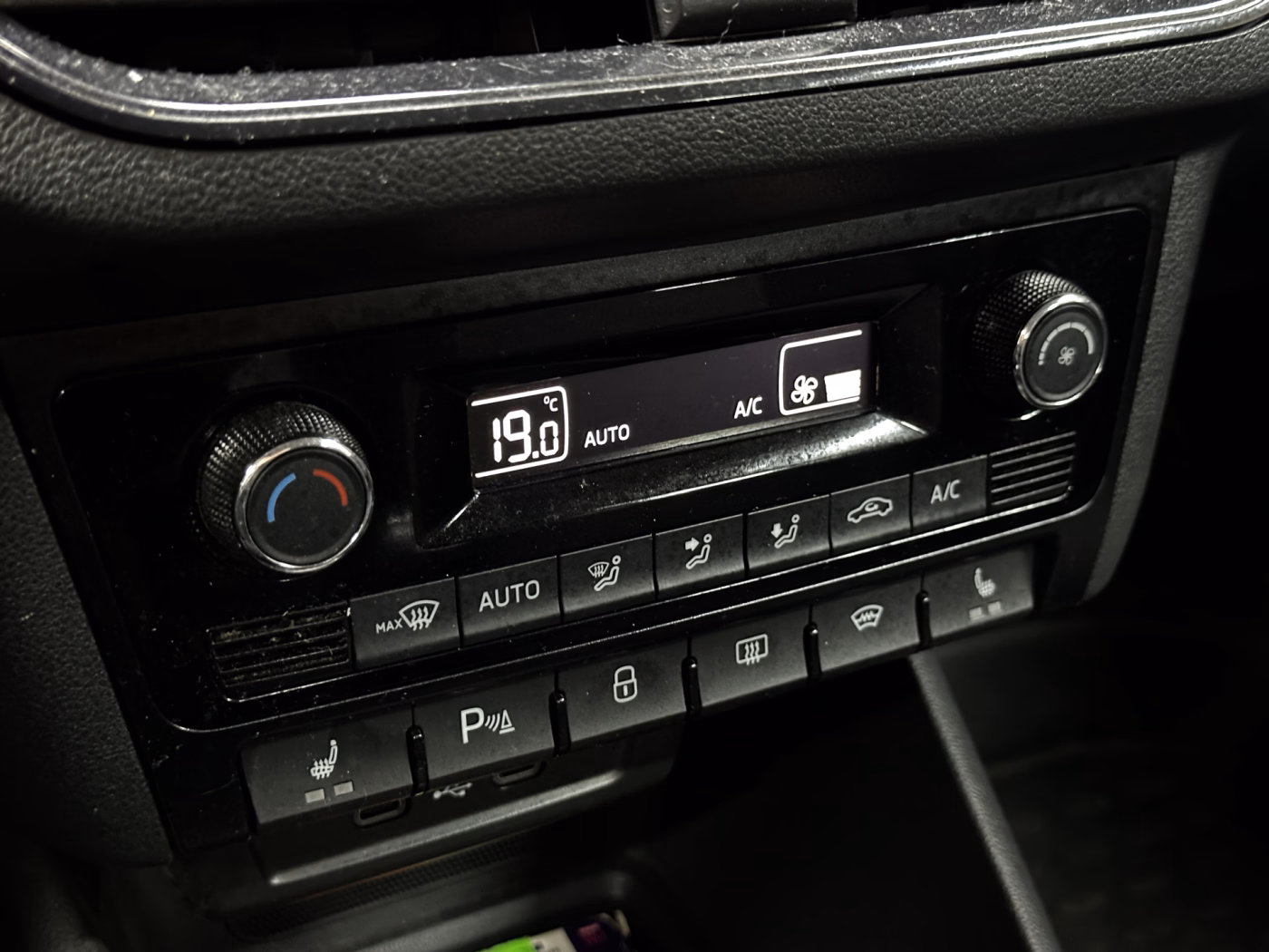 Volkswagen Polo Sedan фото 24