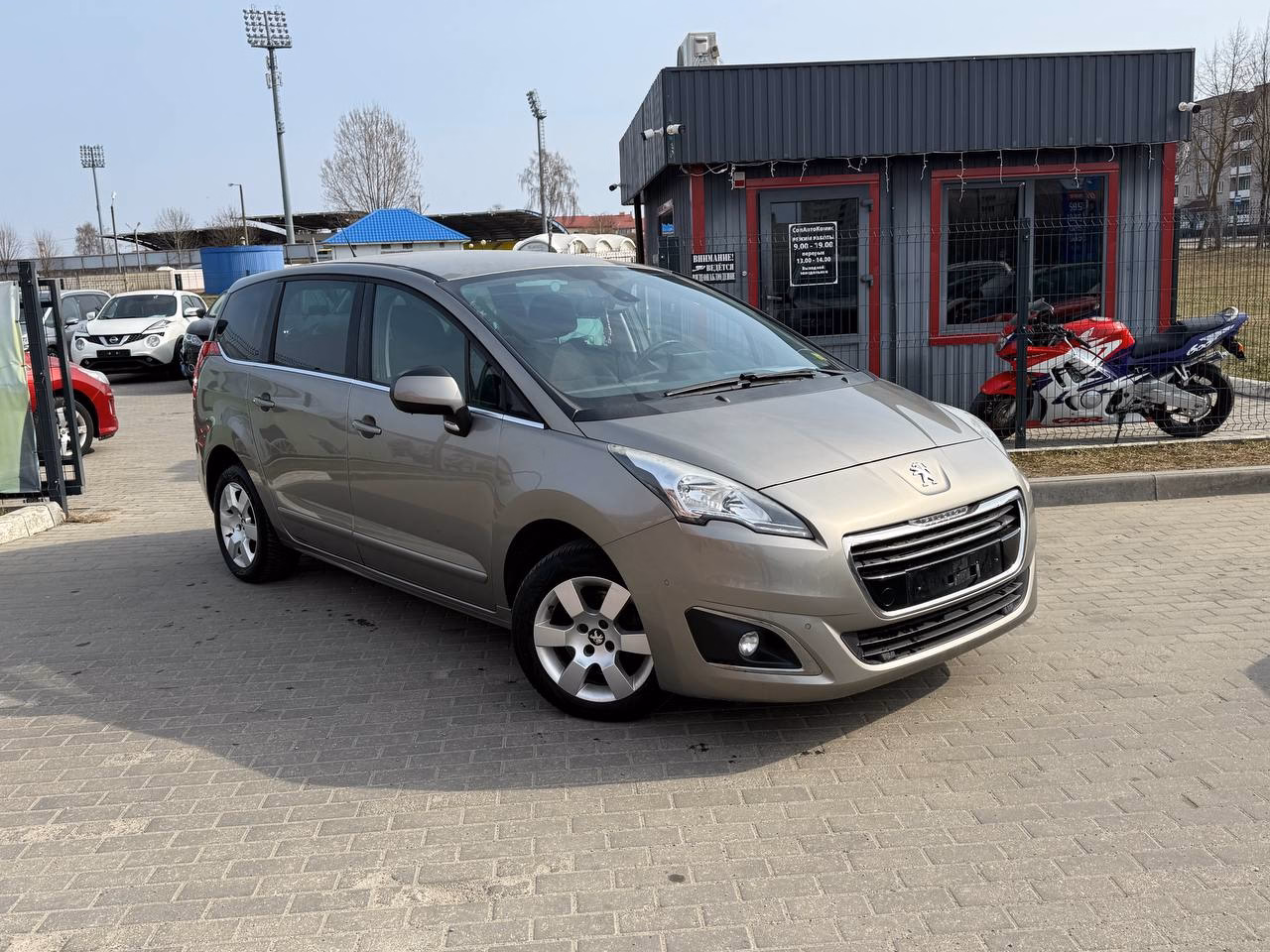 Peugeot 5008