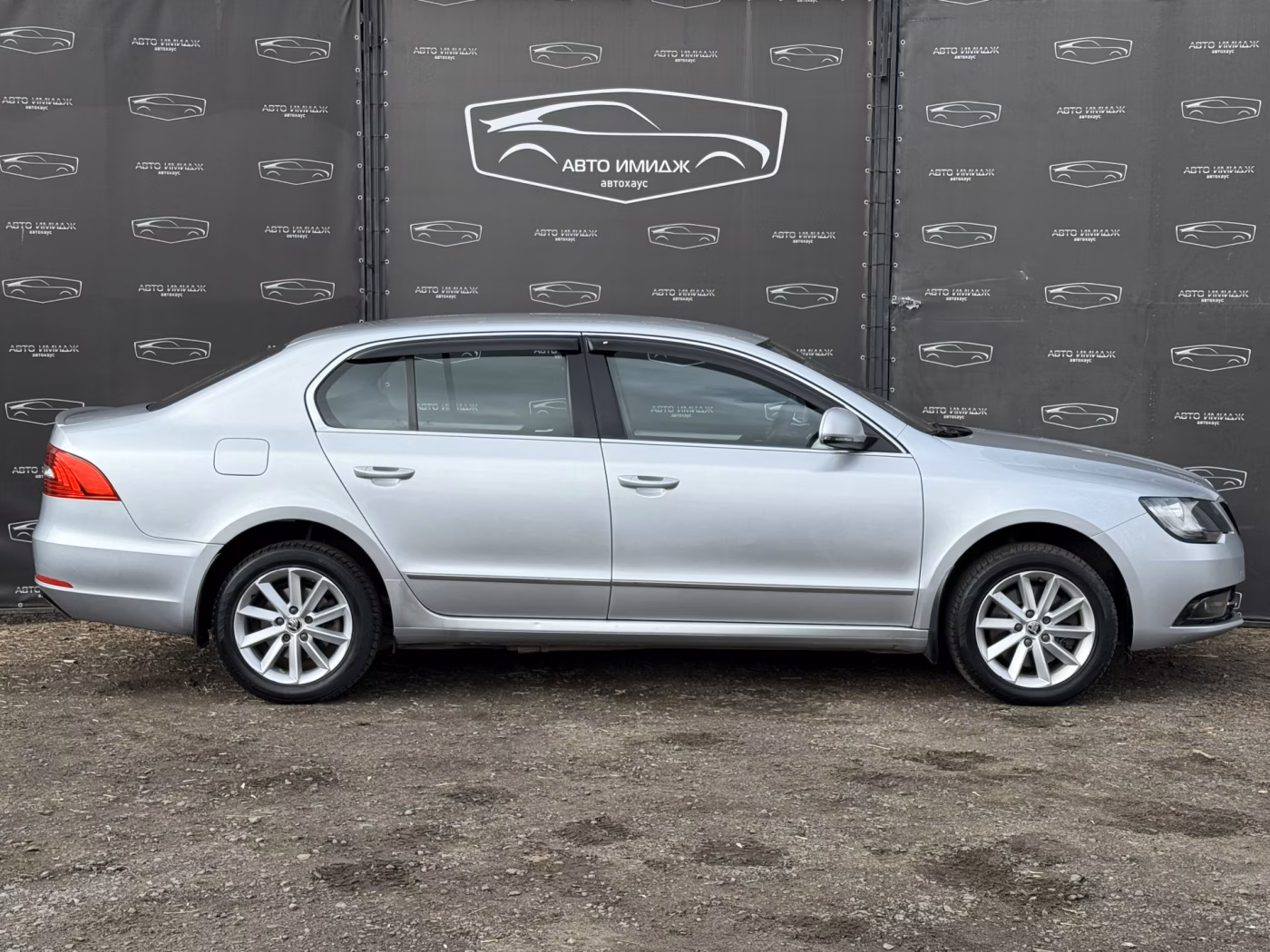Skoda Superb фото 8