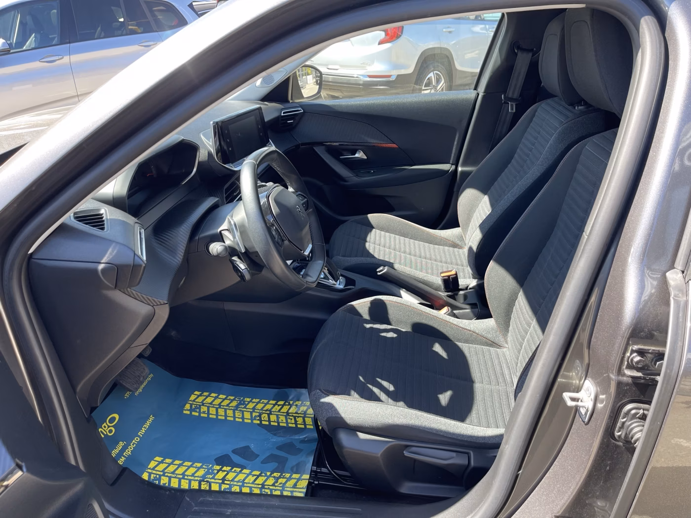 Peugeot 2008 фото 10