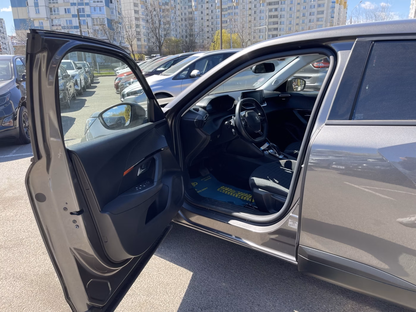 Peugeot 2008 фото 9