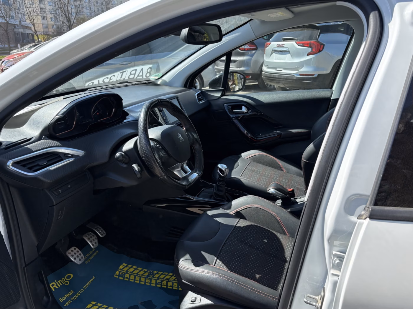 Peugeot 2008 фото 7