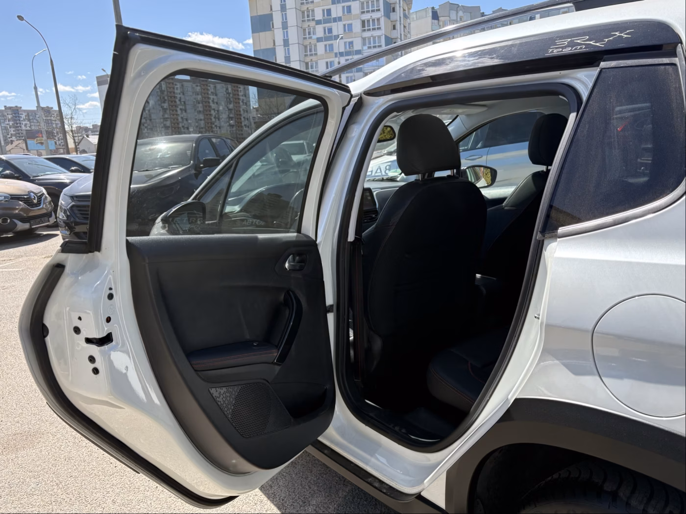 Peugeot 2008 фото 8
