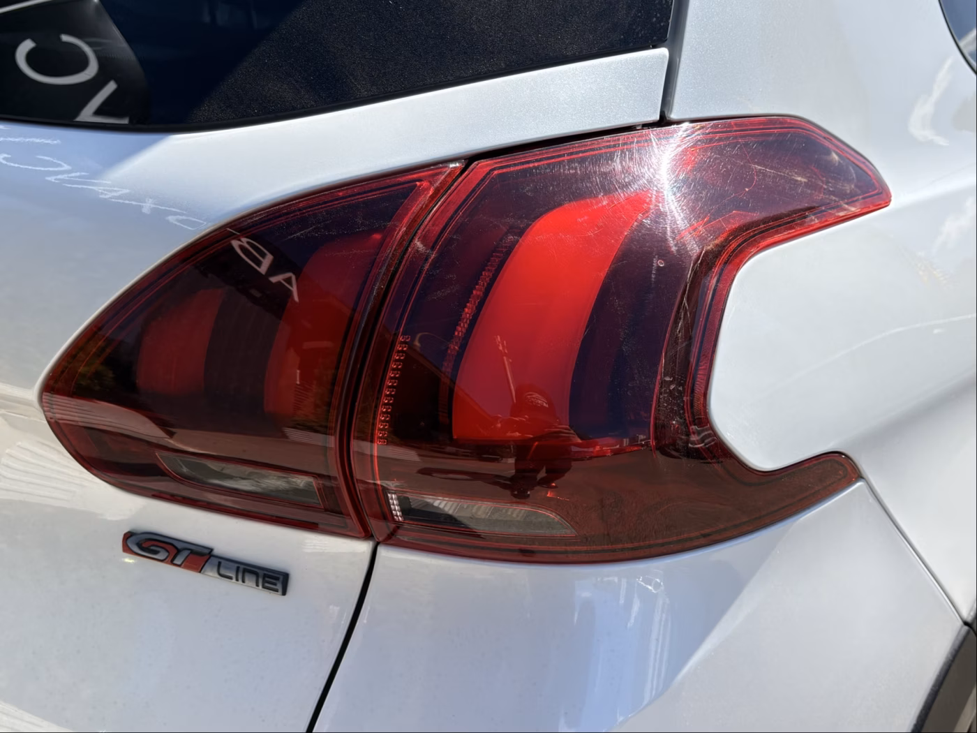 Peugeot 2008 фото 11