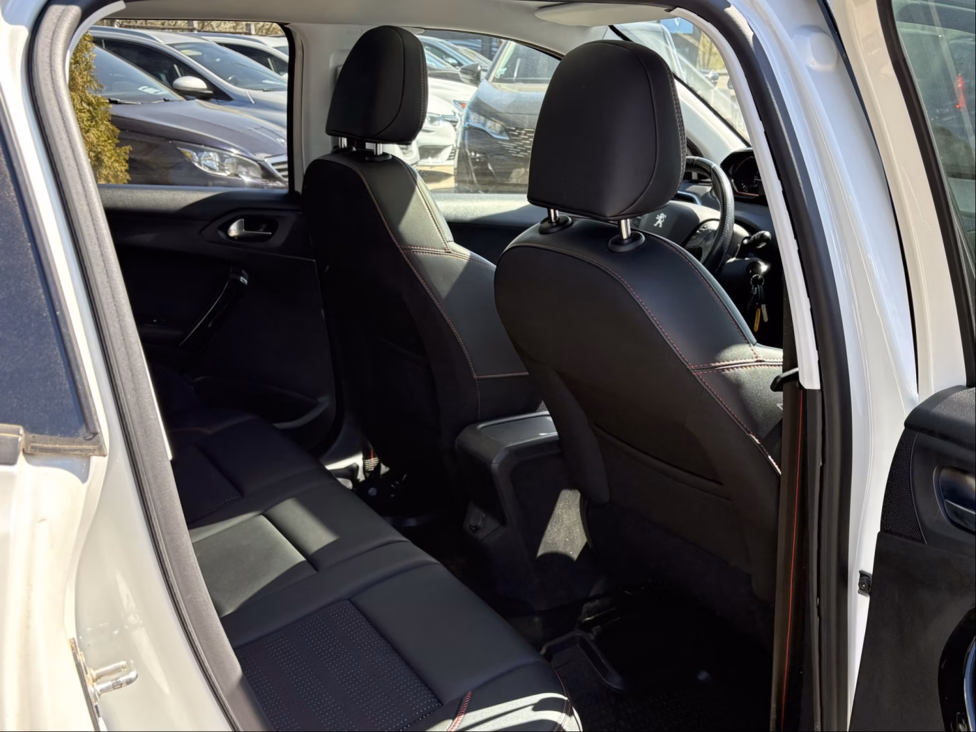 Peugeot 2008 фото 13