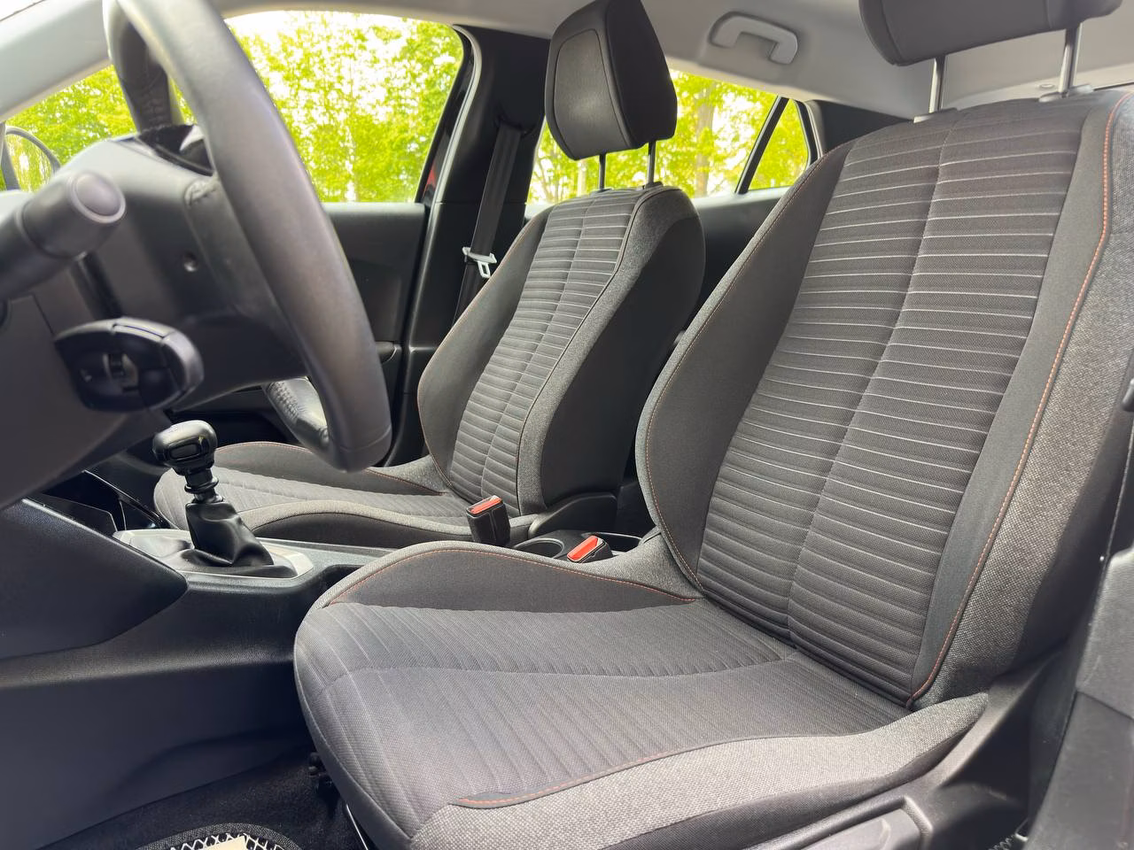 Peugeot 2008 фото 9