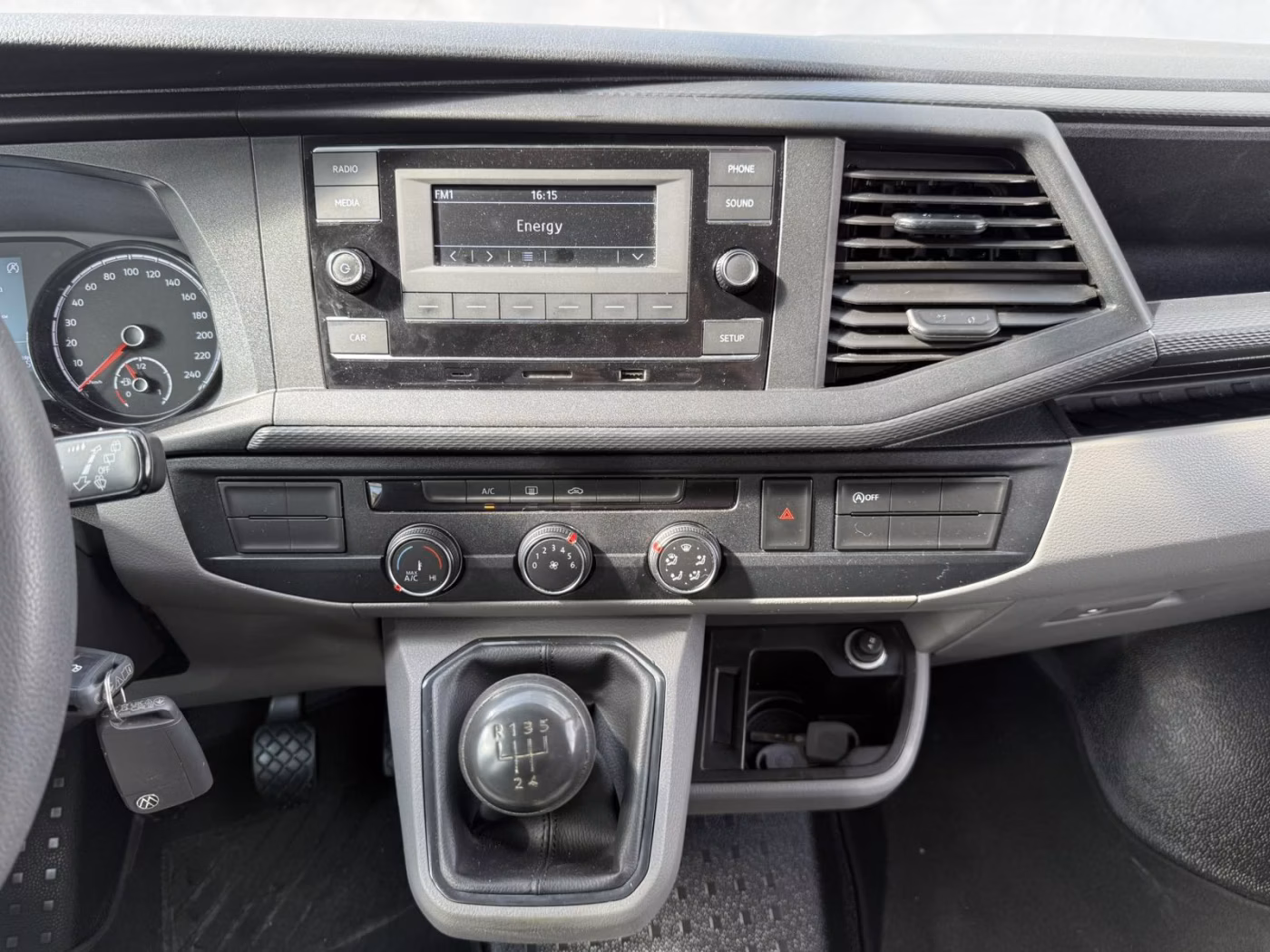 Volkswagen Caravelle фото 14