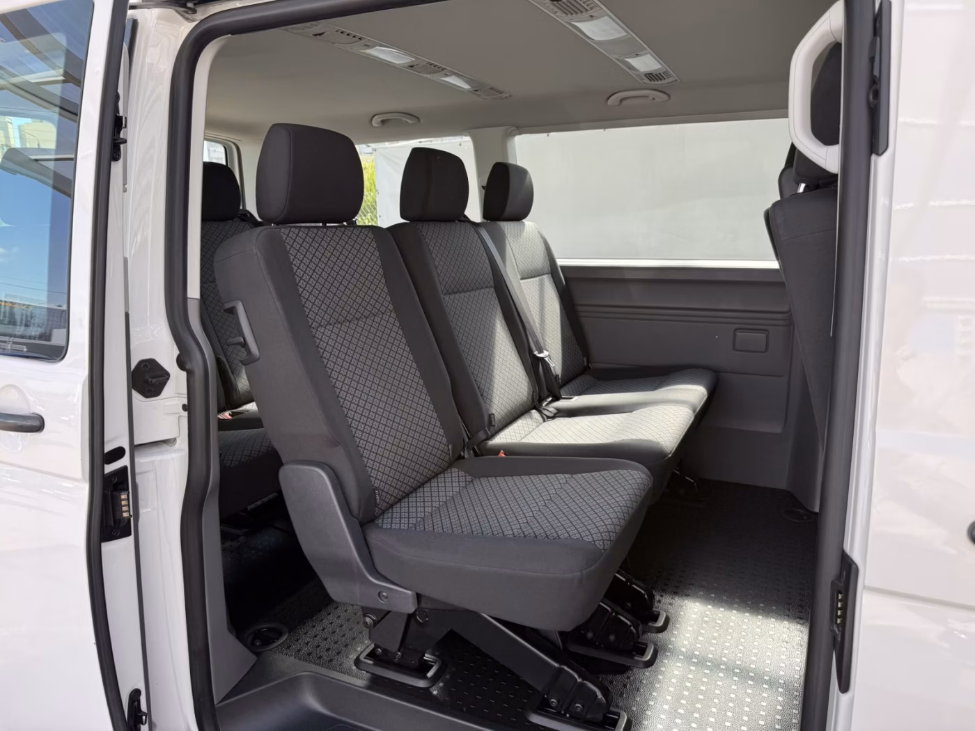 Volkswagen Caravelle фото 8