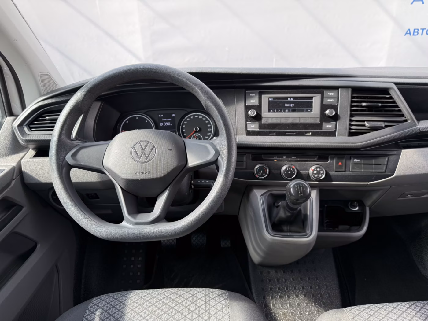 Volkswagen Caravelle фото 12