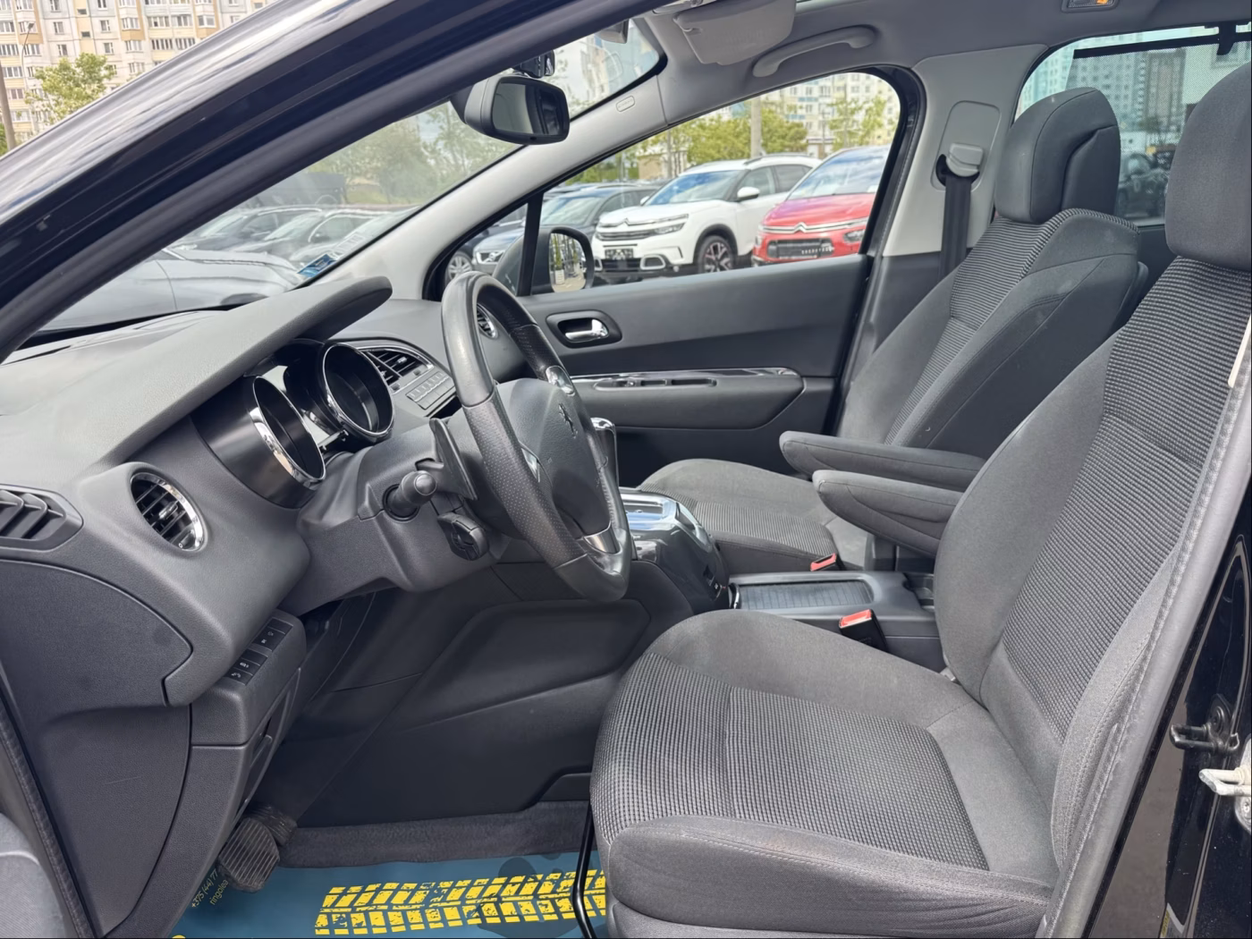 Peugeot 5008 фото 10
