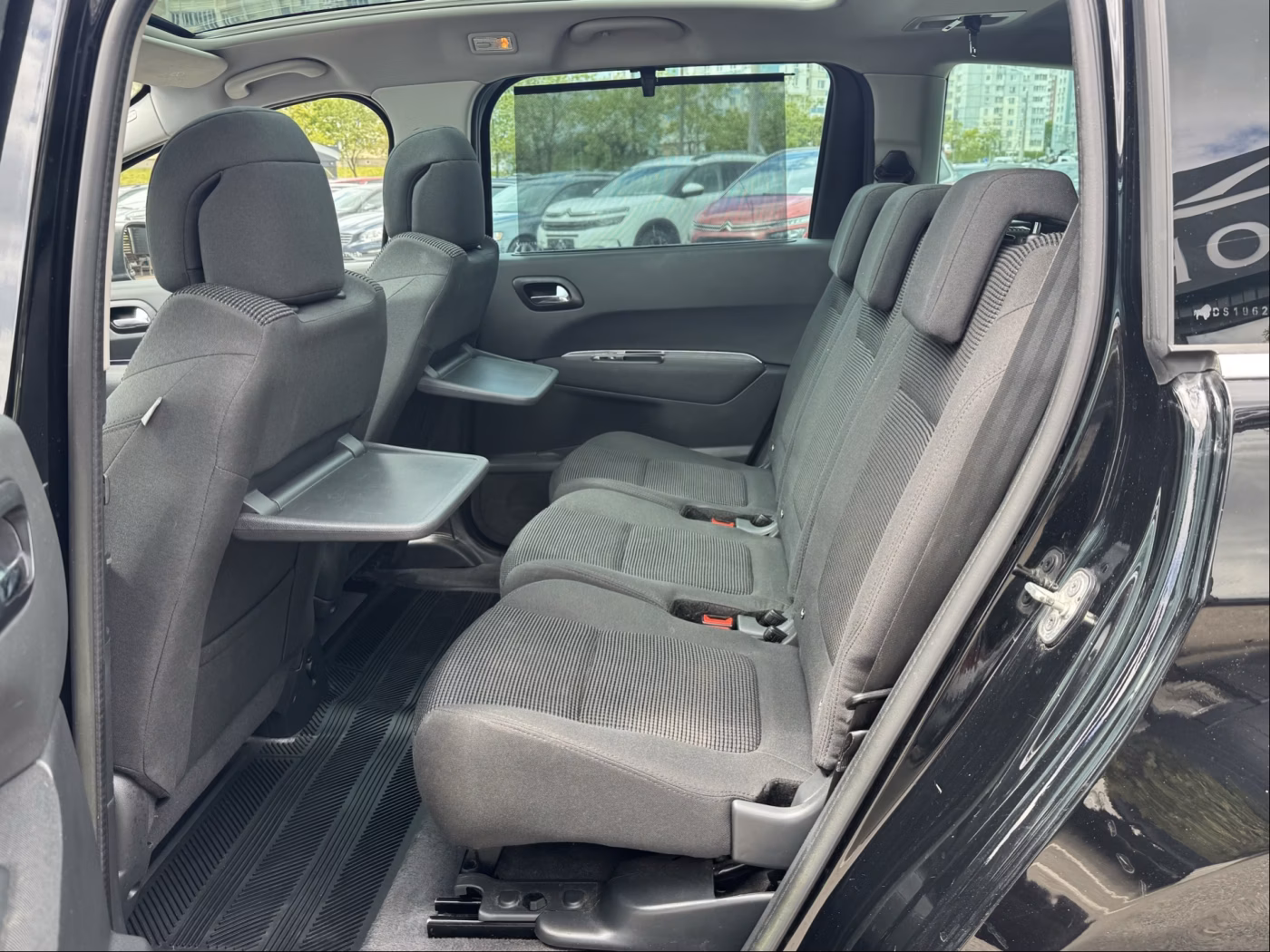 Peugeot 5008 фото 12