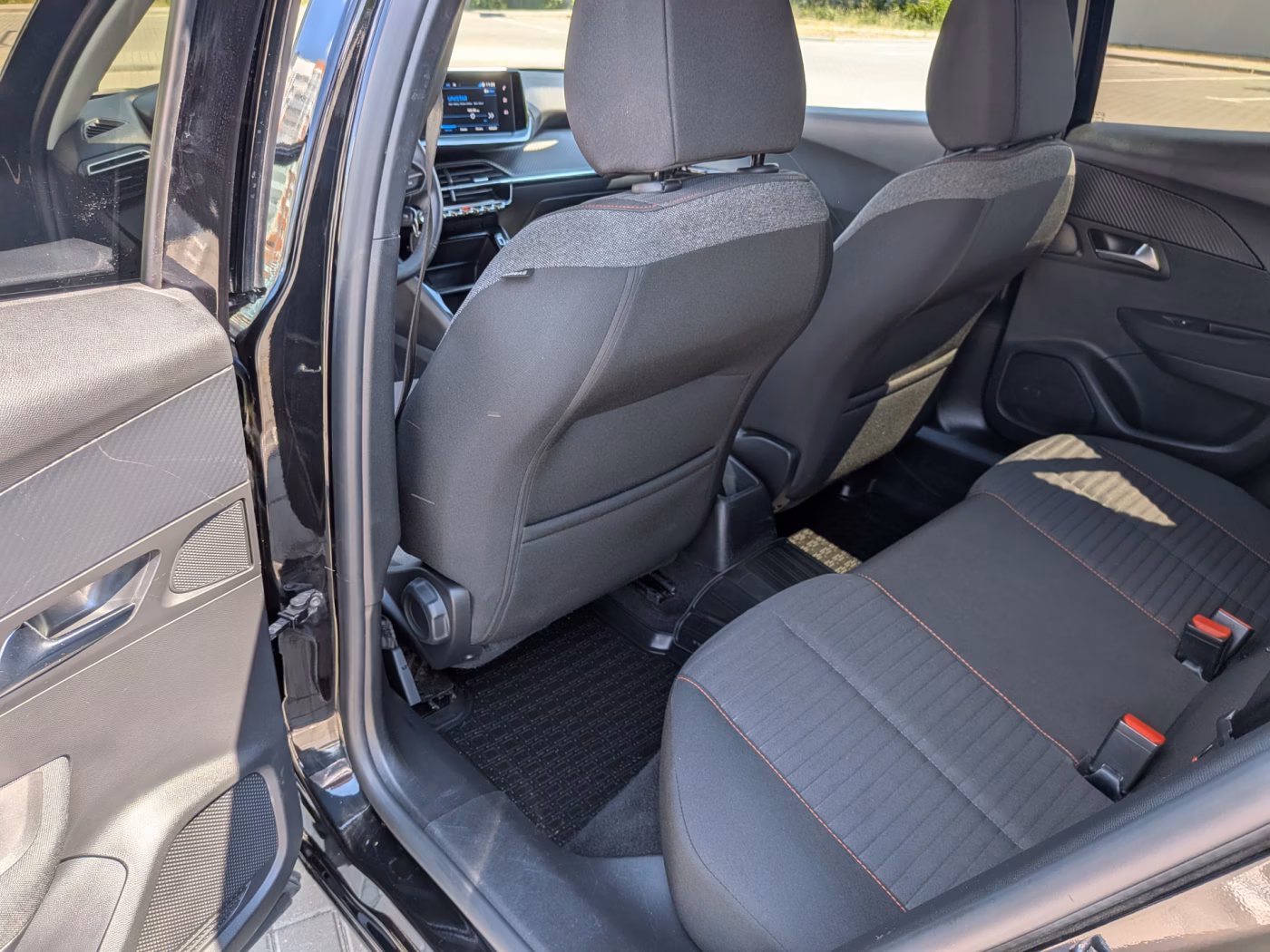 Peugeot 2008 фото 6