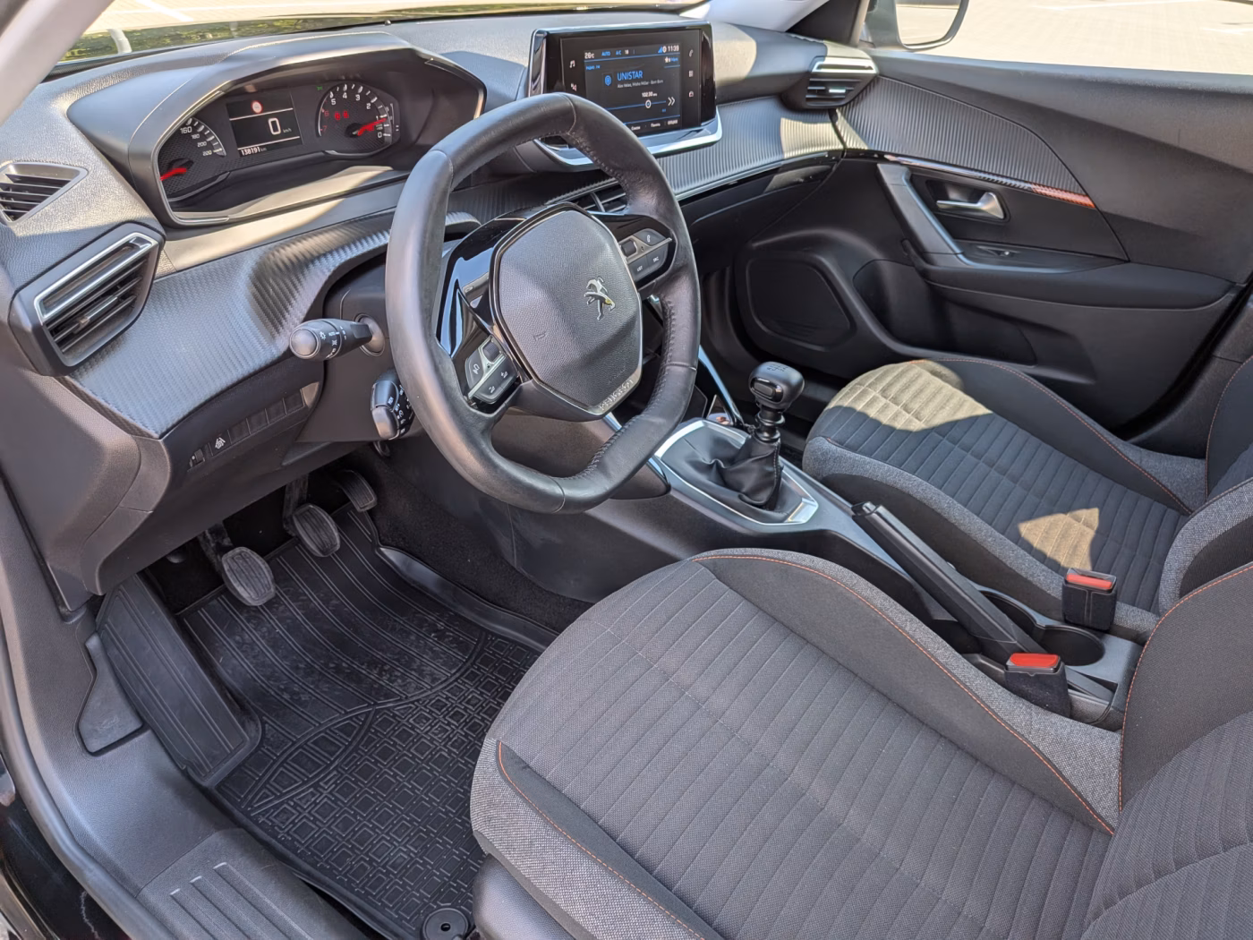 Peugeot 2008 фото 7