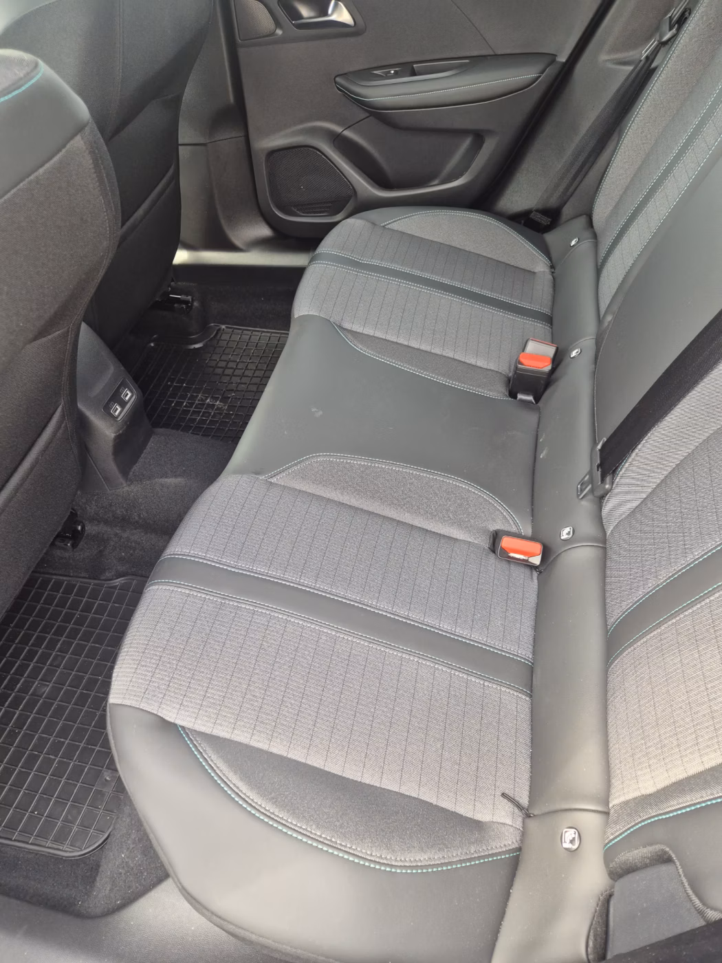 Peugeot 2008 фото 6