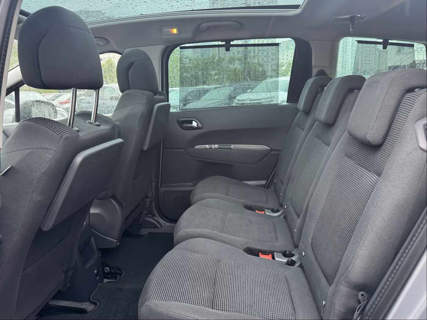Peugeot 5008 фото 12