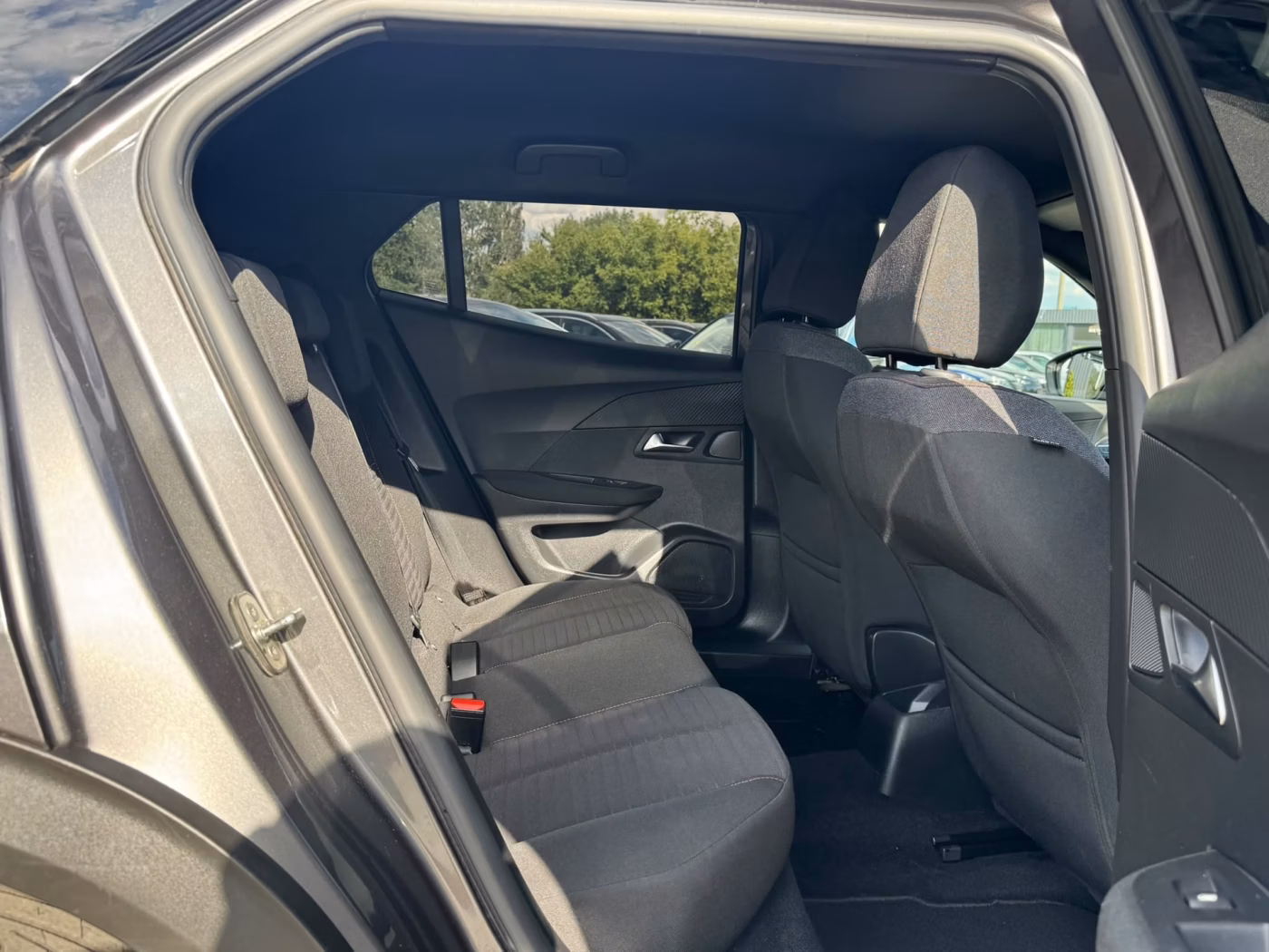 Peugeot 2008 фото 16