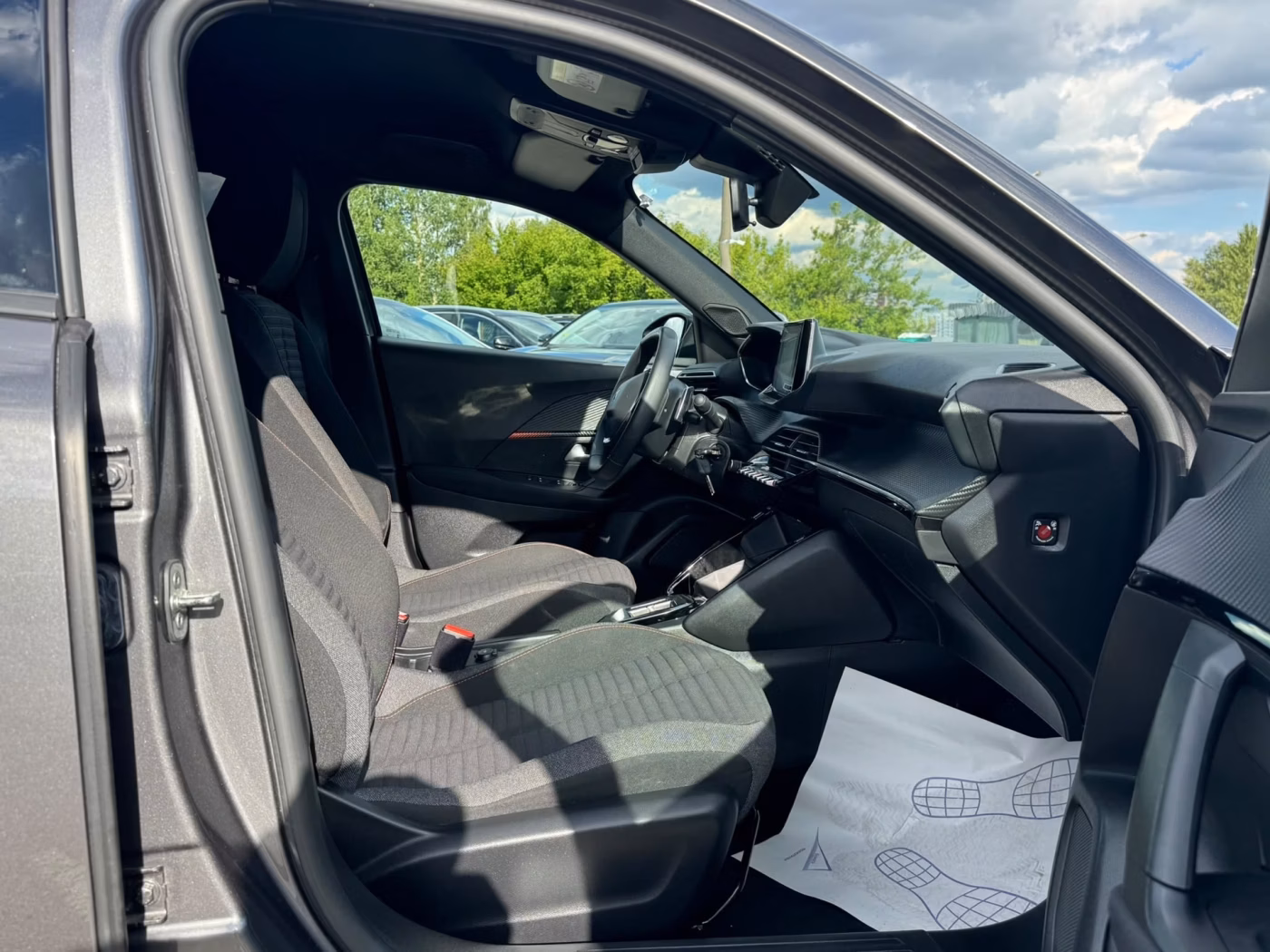 Peugeot 2008 фото 18