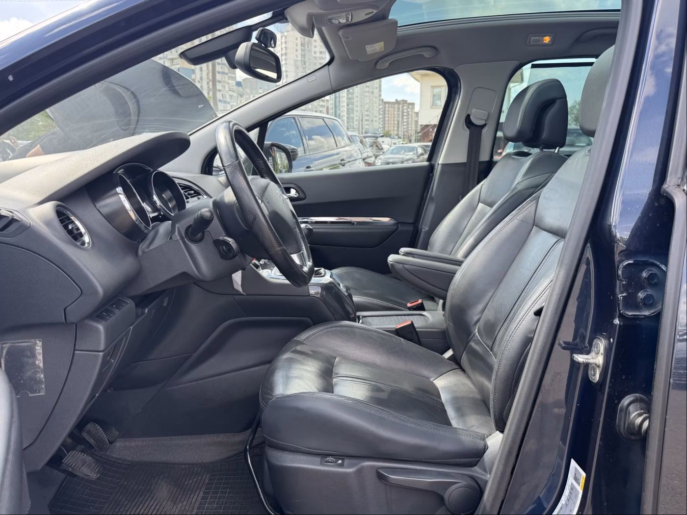 Peugeot 5008 фото 10