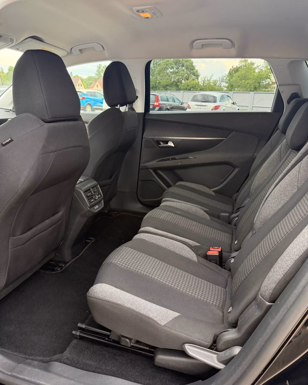 Peugeot 5008 фото 12