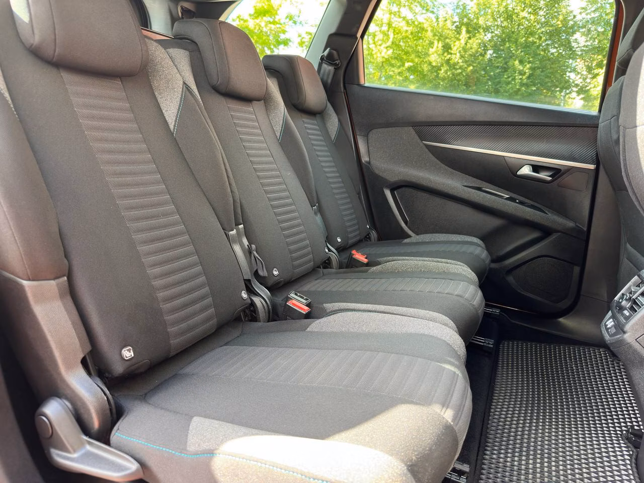 Peugeot 5008 фото 9