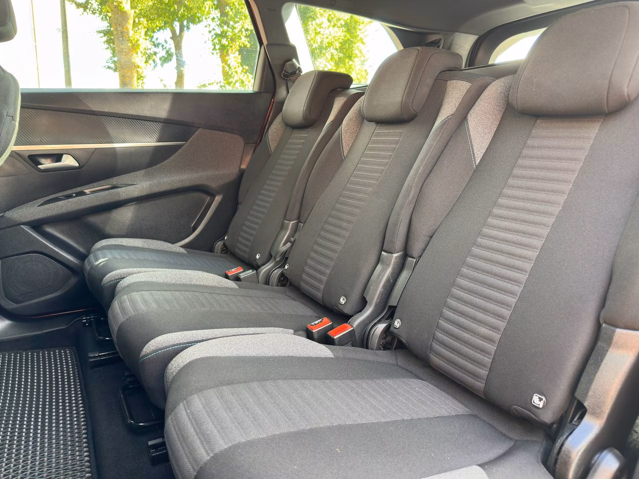 Peugeot 5008 фото 8