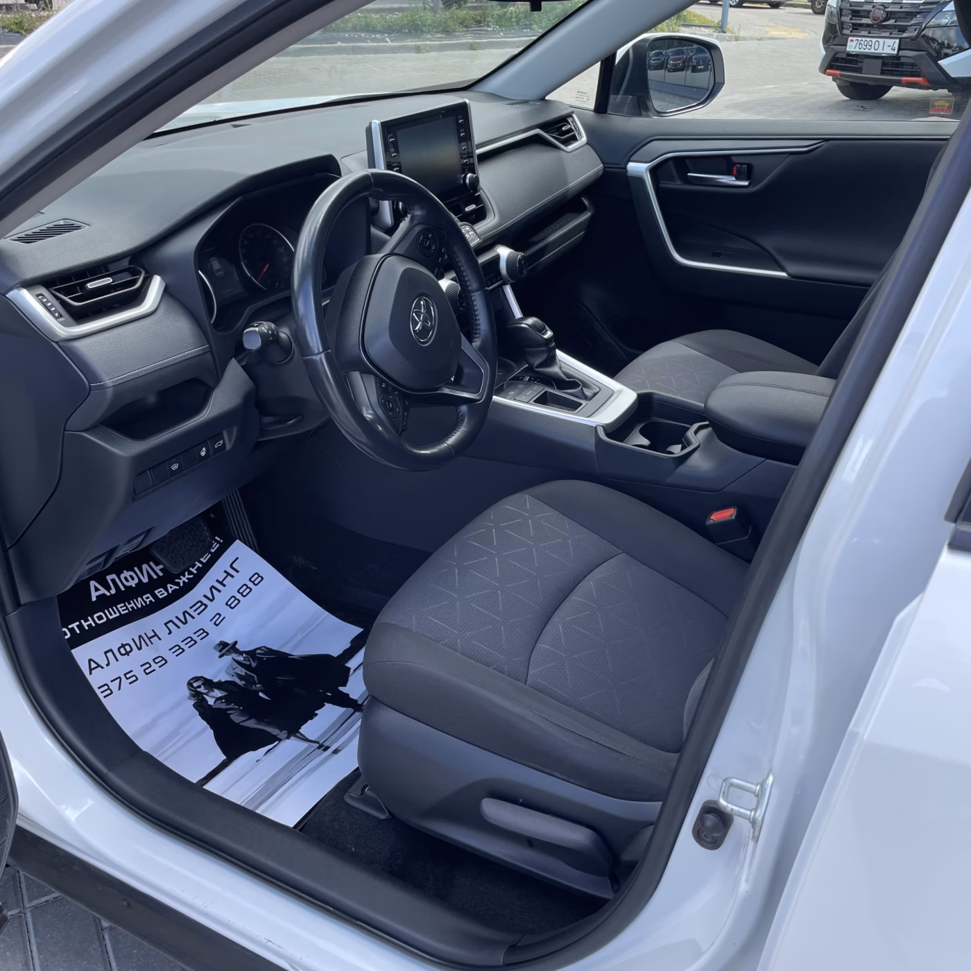 Toyota RAV4 фото 10