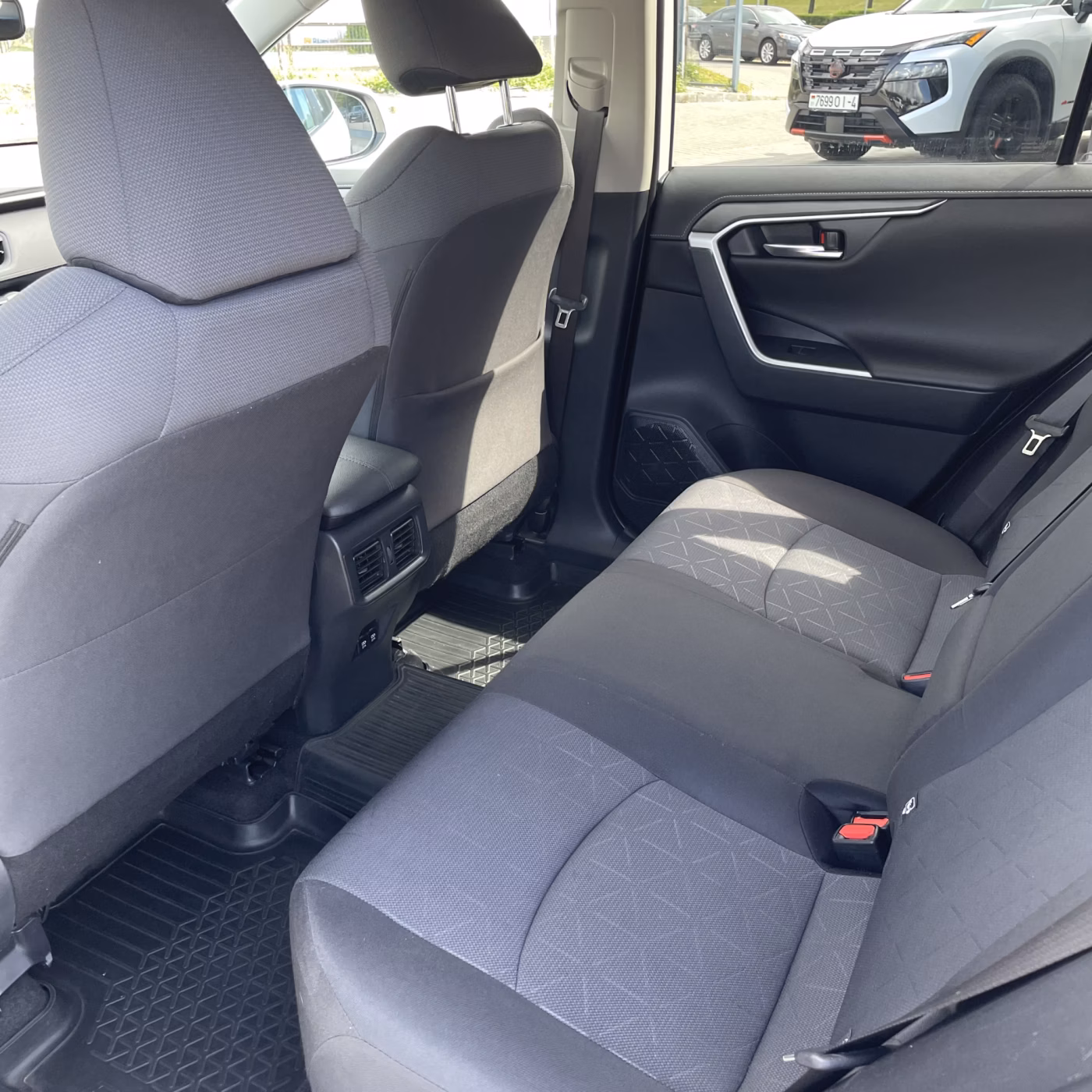Toyota RAV4 фото 16