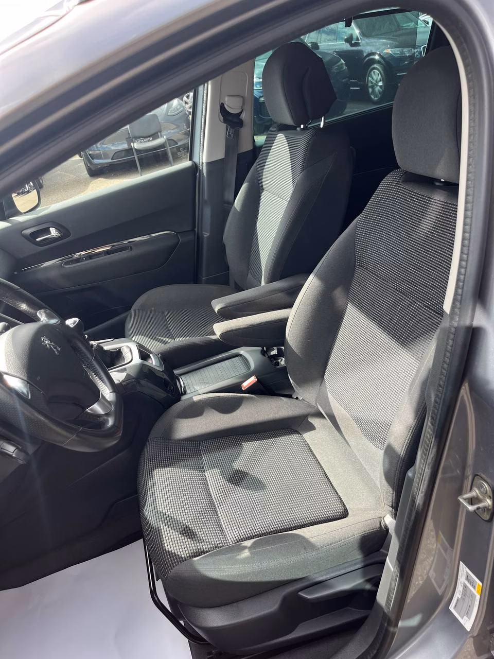 Peugeot 5008 фото 10