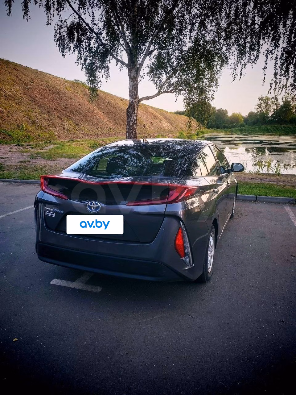 Toyota Prius Prime фото 8