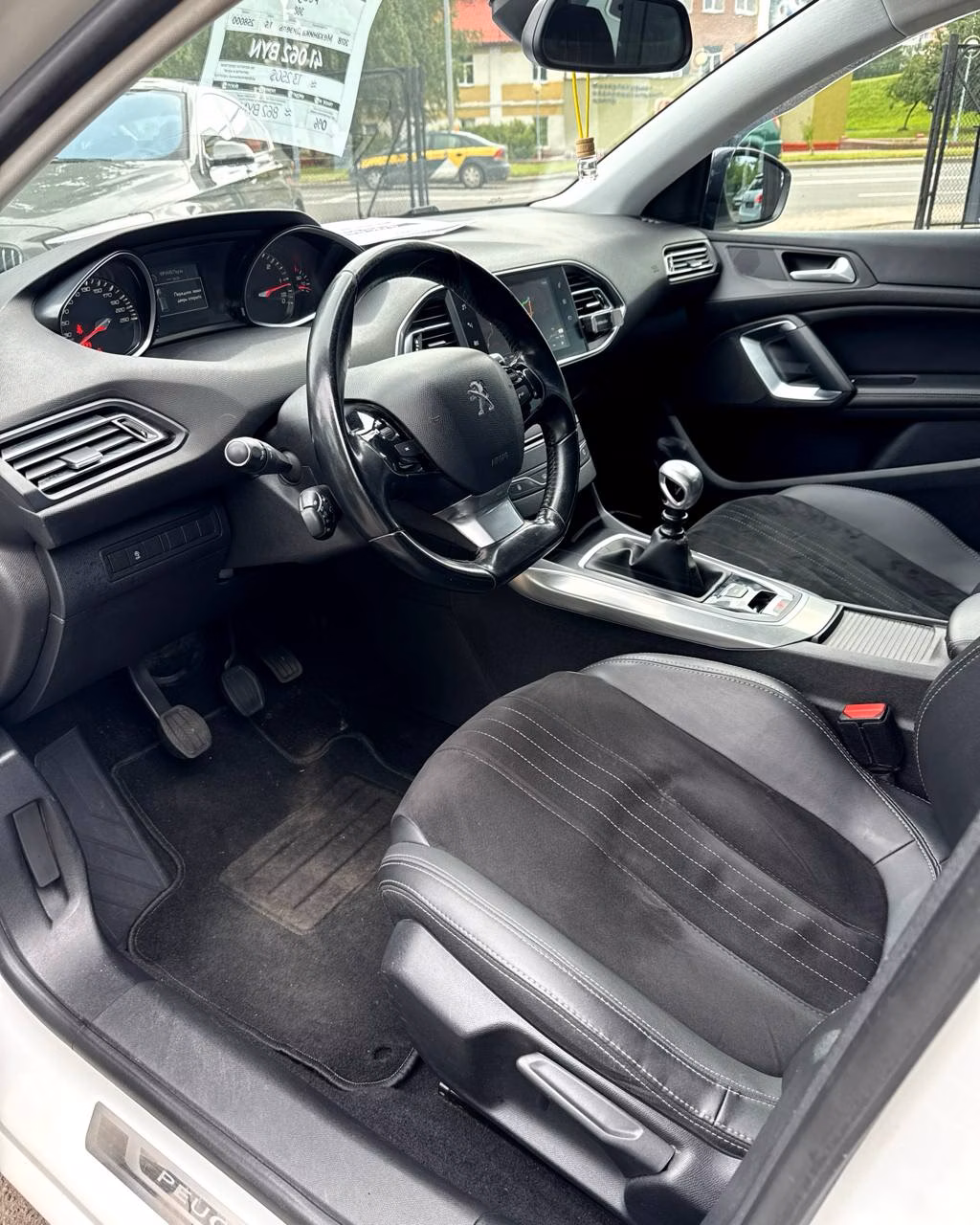 Peugeot 308 фото 10