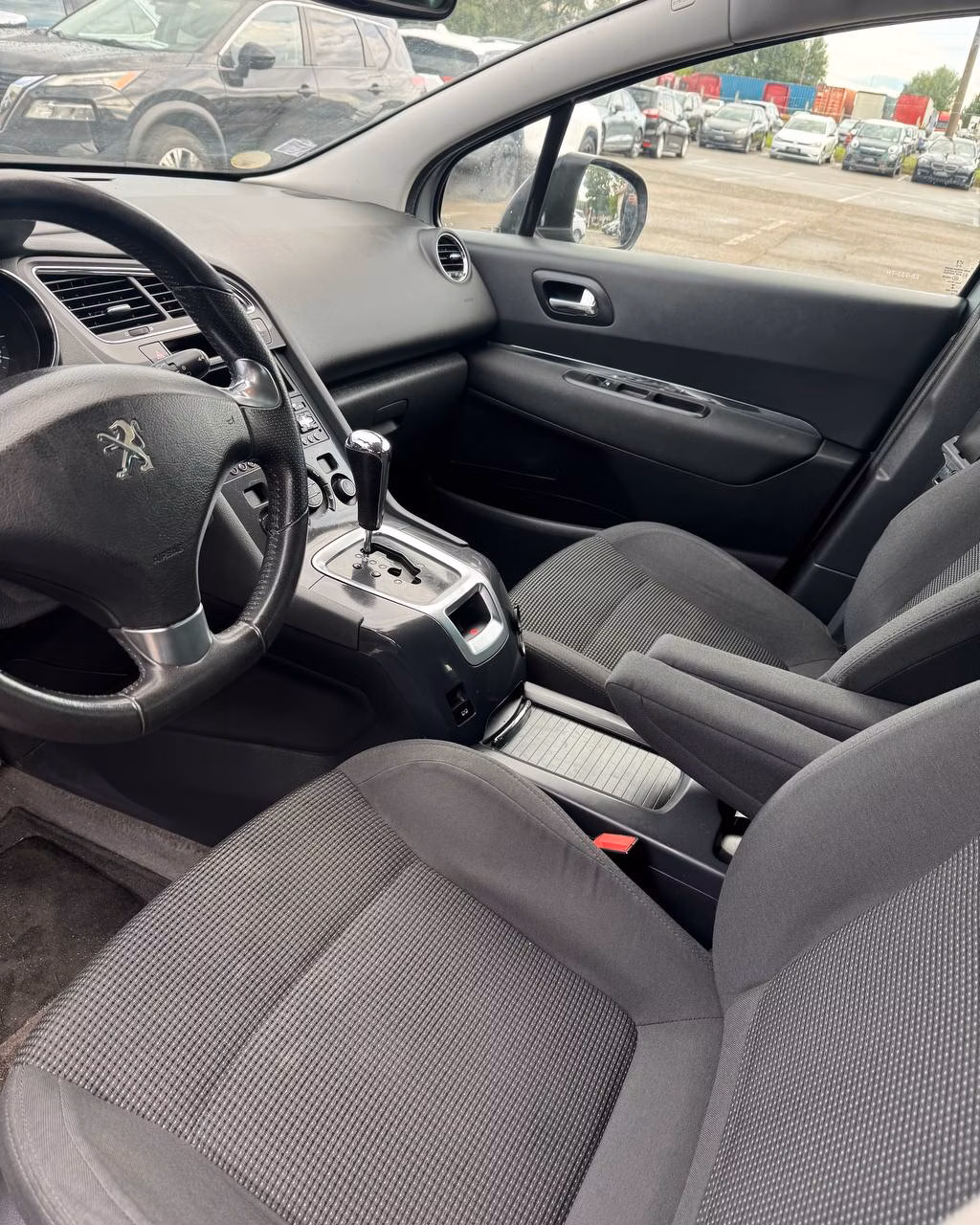 Peugeot 5008 фото 10