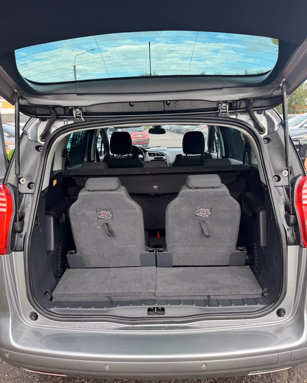 Peugeot 5008 фото 12
